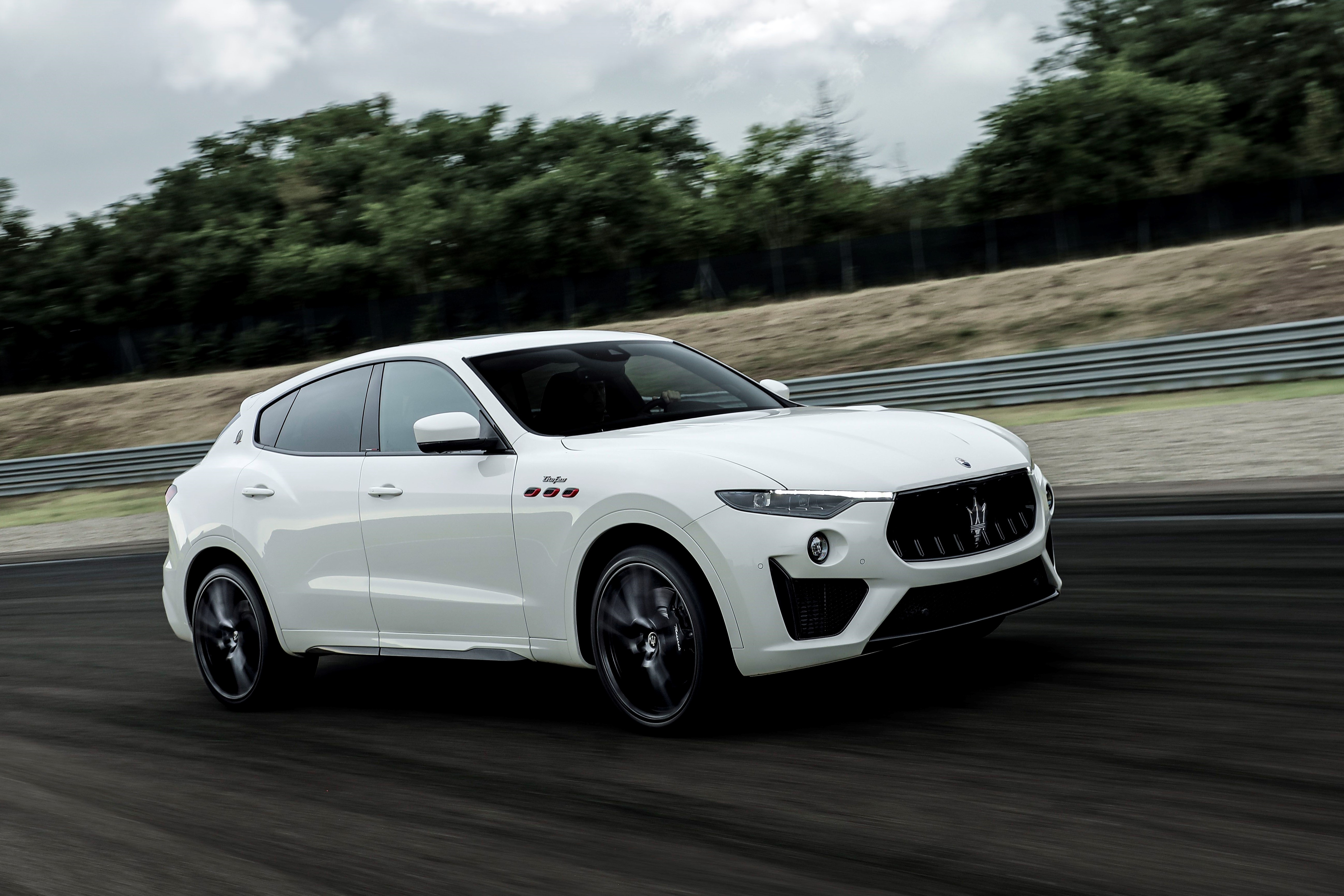 Maserati Levante Trofeo 2021 anh 8