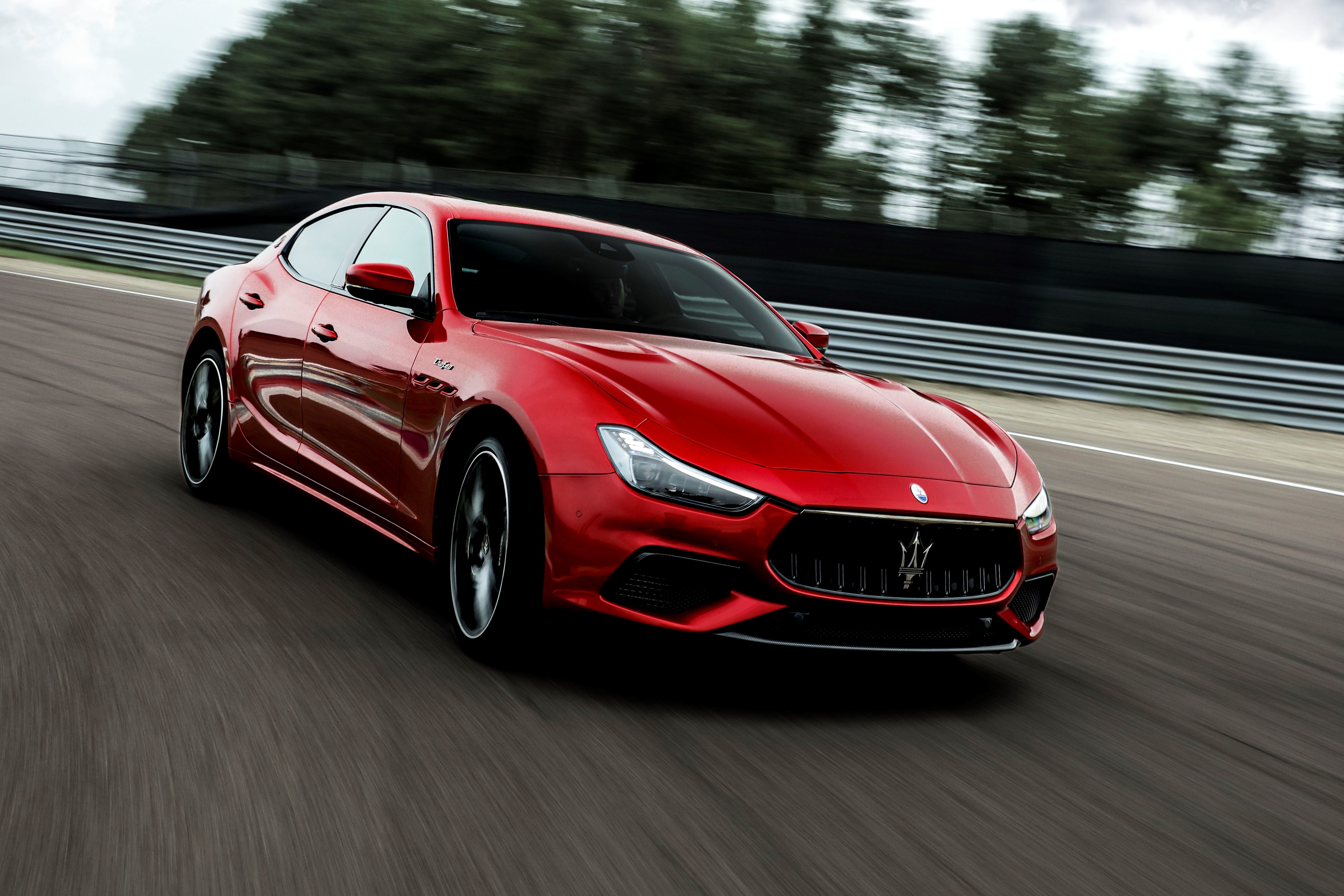 Maserati Levante Trofeo 2021 anh 4