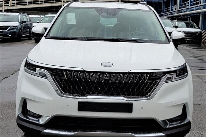 Kia Sedona 2021 lo dien truoc ngay ra mat hinh anh