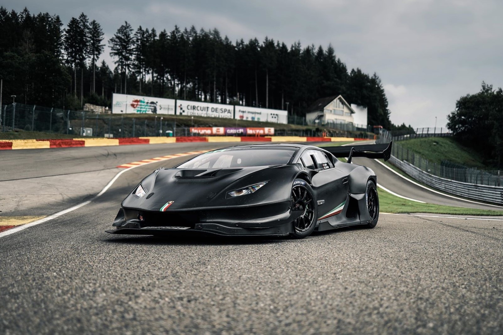 Lamborghini Huracan do 1.200 ma luc anh 1