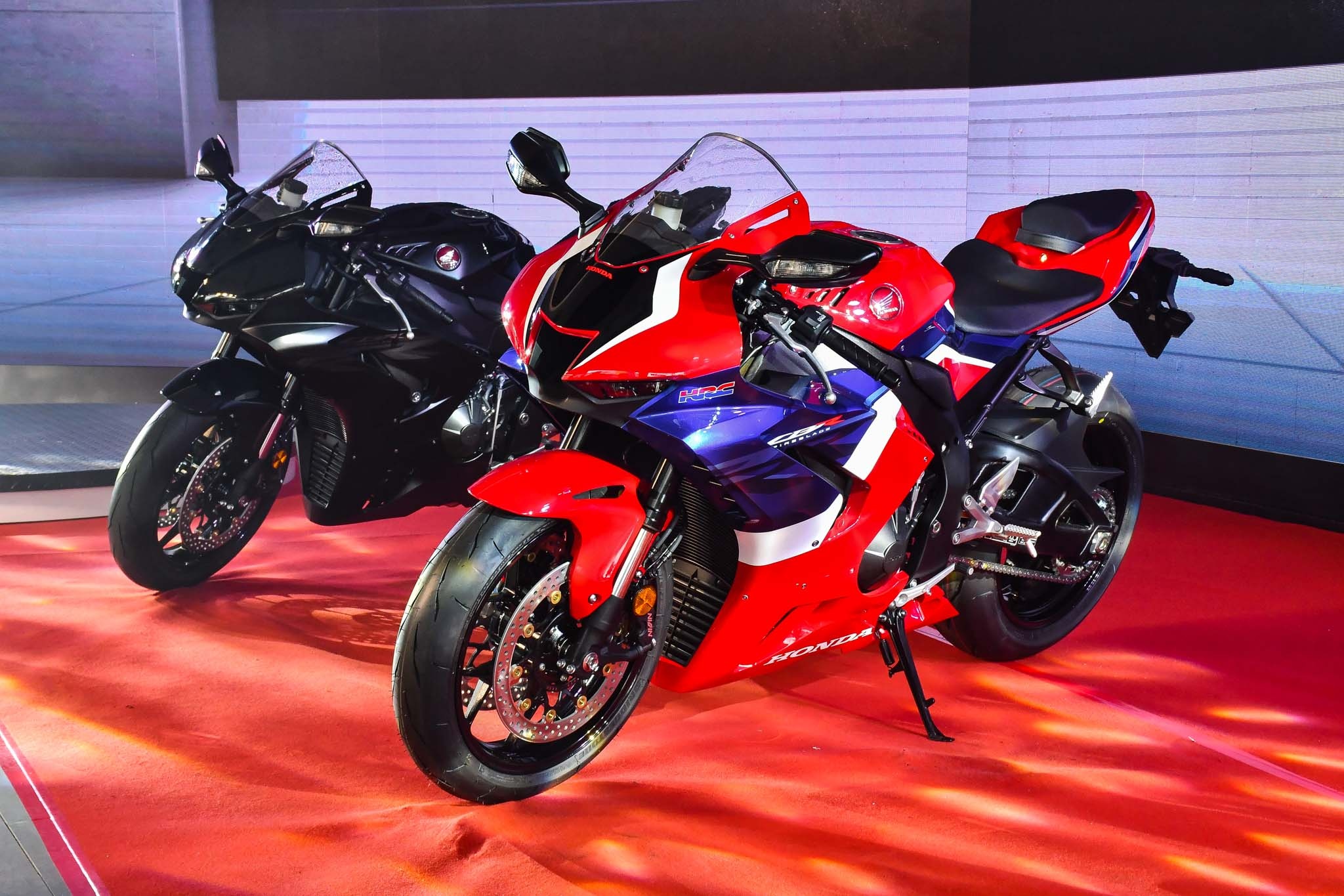 Chi tiet Honda CBR1000RR-R 2020 gia tu 949 trieu tai Viet Nam hinh anh