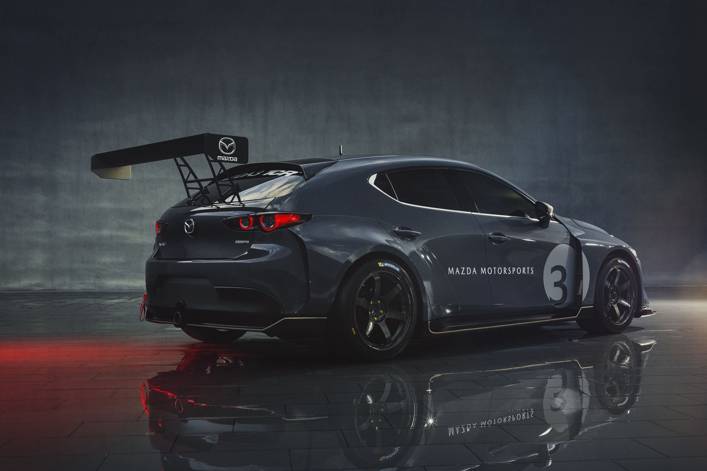 Mazda3 duong dua anh 2