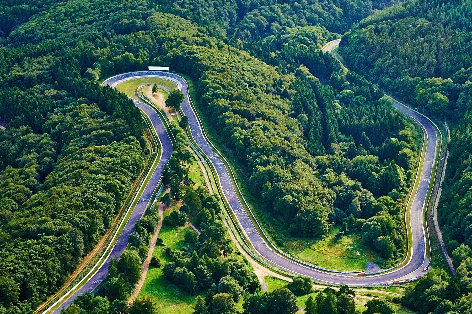 truong dua Dia nguc xanh anh 1