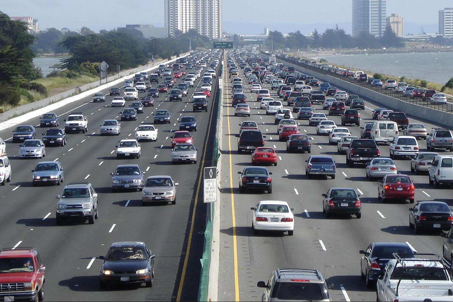 Nguoi My uu tien dung oto rieng trong dich Covid-19 hinh anh