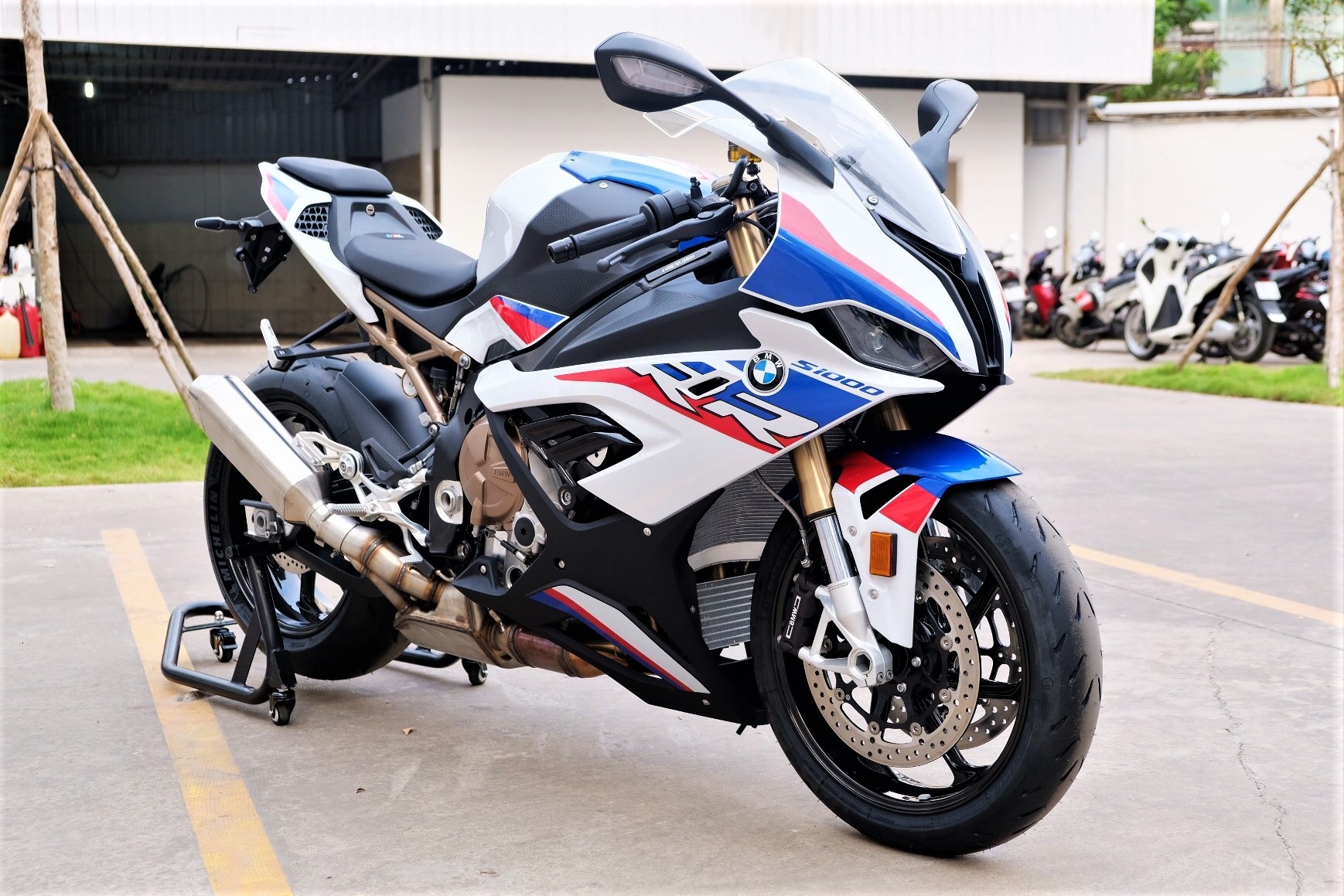 Chon Honda CBR1000RR-R hay BMW S 1000 RR voi 1 ty dong hinh anh