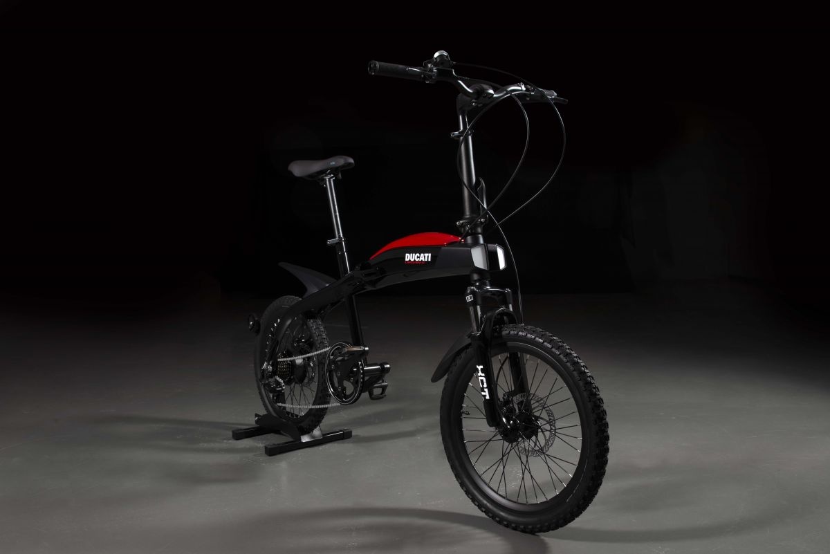 xe dap tro luc dien anh 1