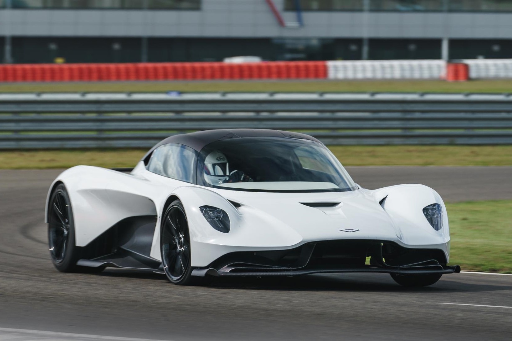 Aston Martin Valhalla anh 2