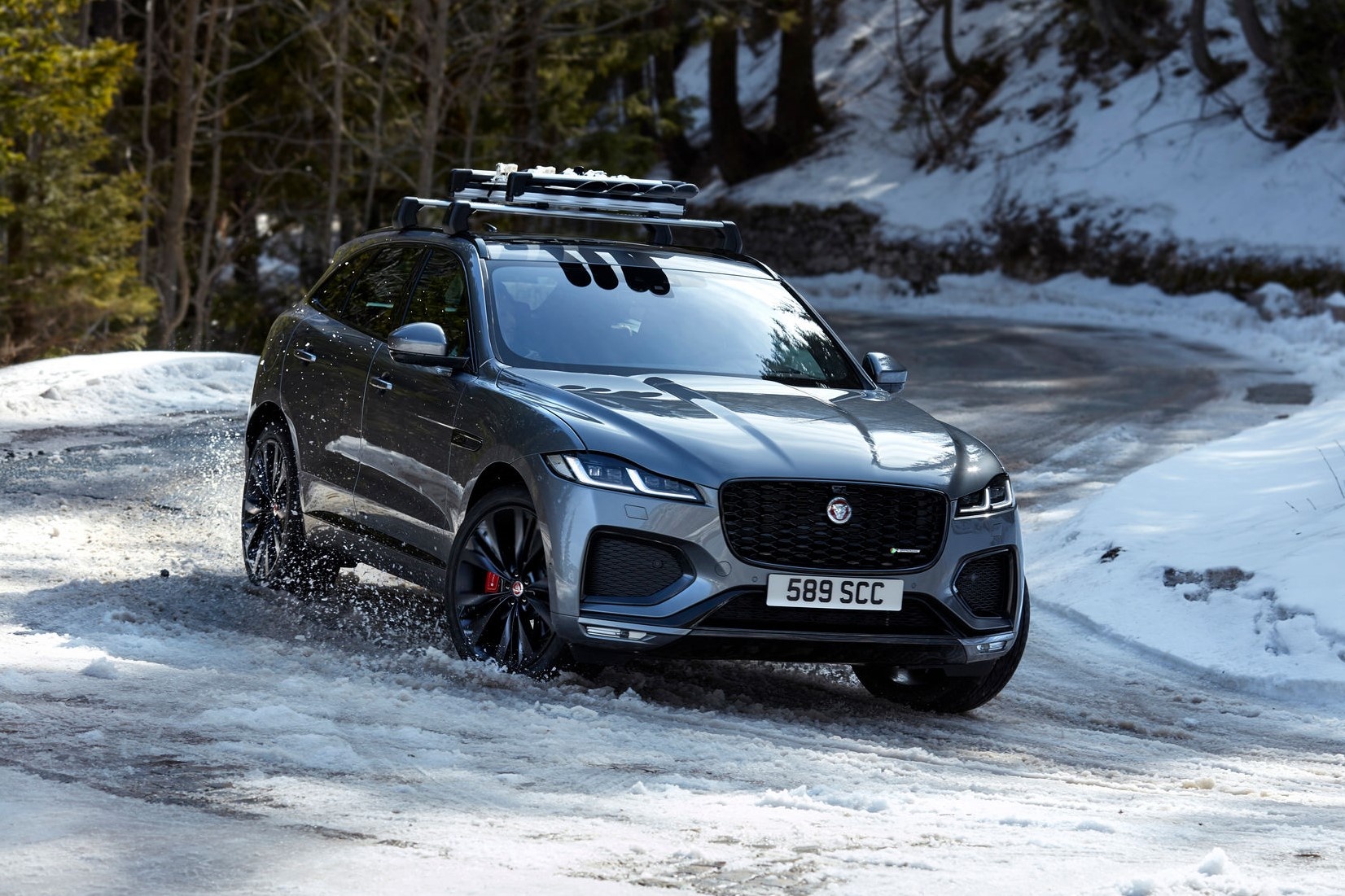 Jaguar F-Pace 2021 duoc nang cap thiet ke va tinh nang hinh anh