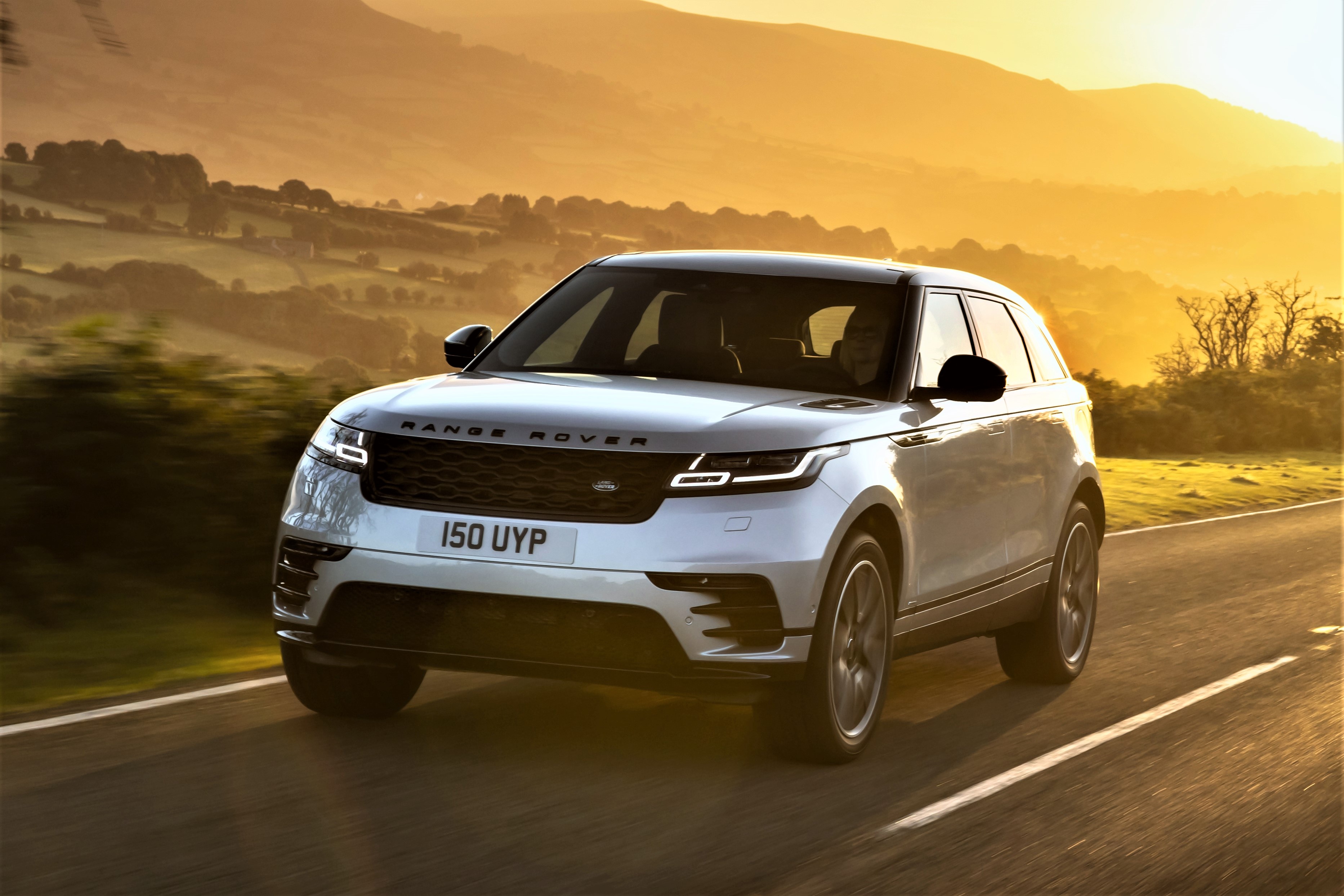 Range Rover Velar 2021 duoc nang cap dong co hinh anh