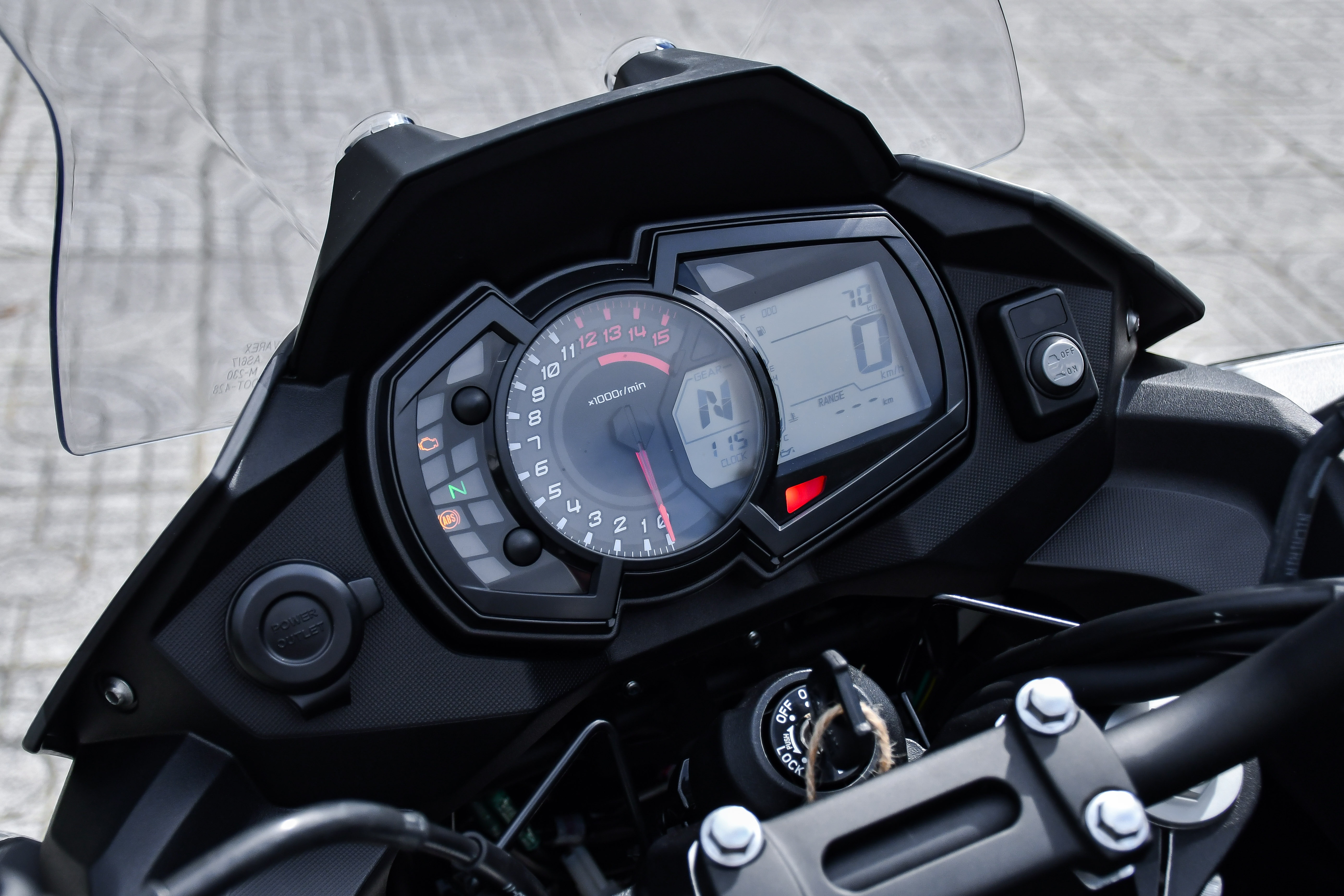 Kawasaki Versys 300 Tourer anh 11