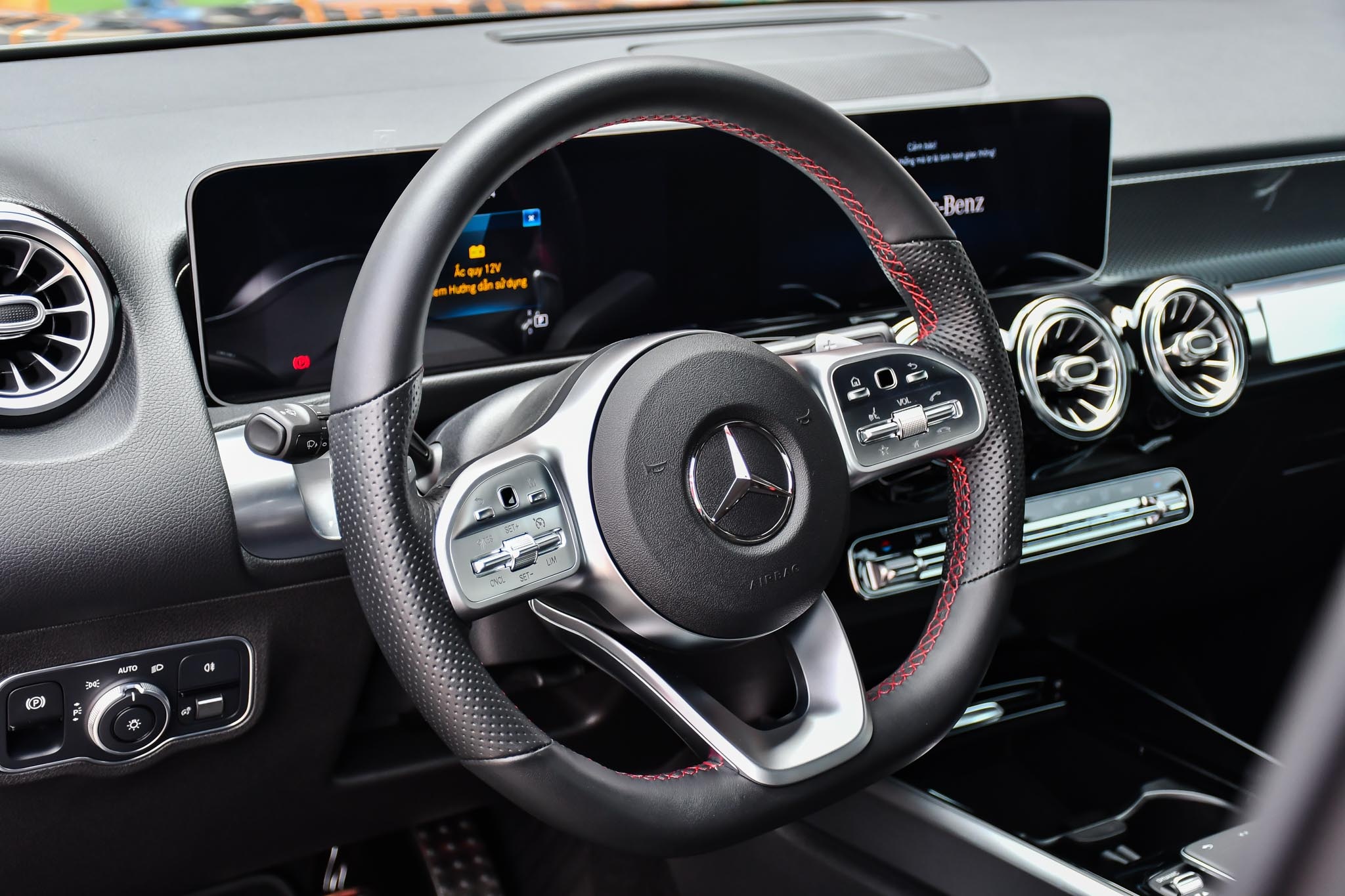 Những mẫu xe Mercedes-Benz giá thấp nhất từng phân khúc tại Việt Nam ảnh 11 Nhung mau xe Mercedes-Benz gia thap nhat tung phan khuc tai Viet Nam anh 11