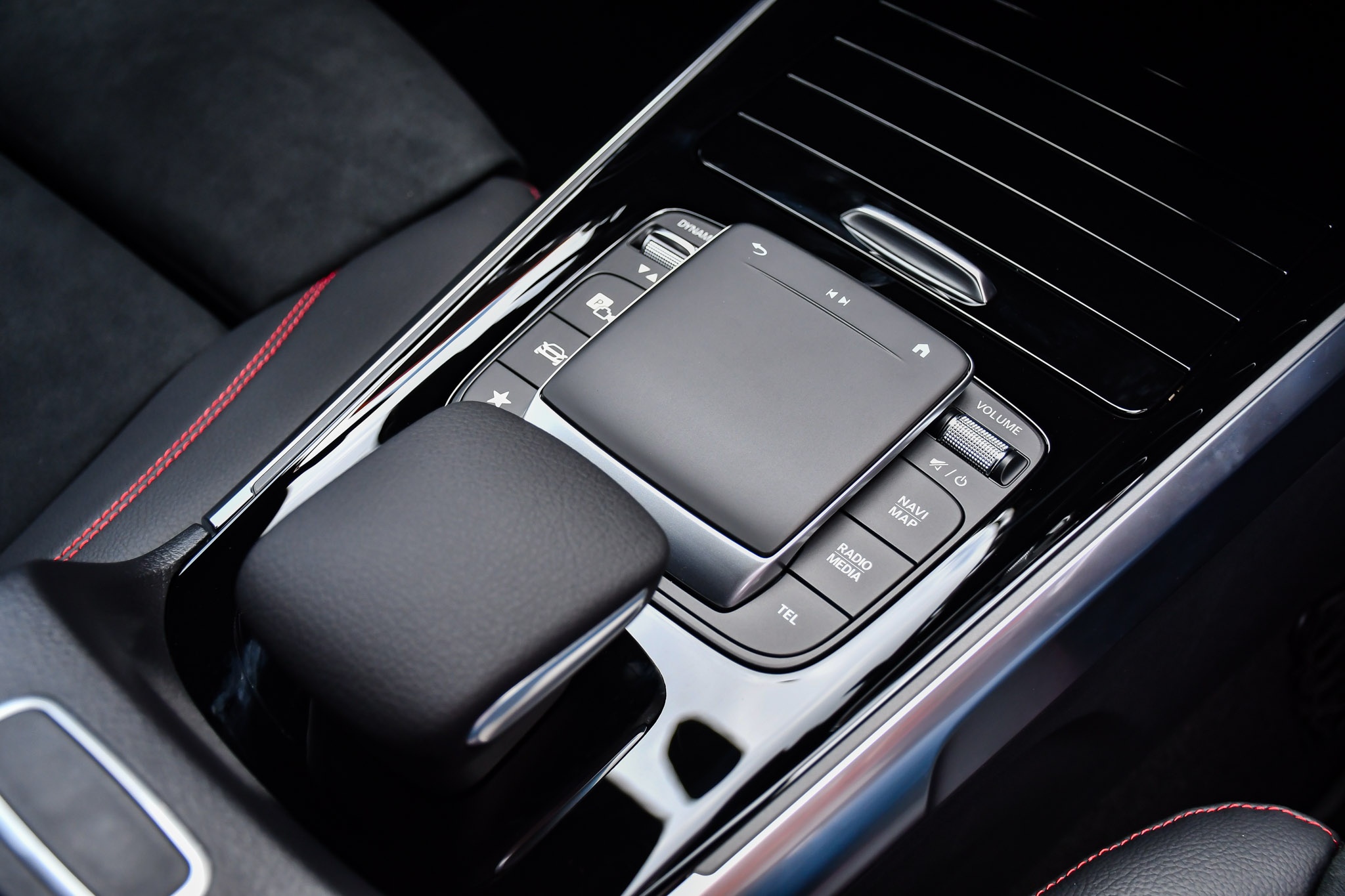 Những mẫu xe Mercedes-Benz giá thấp nhất từng phân khúc tại Việt Nam ảnh 12 Nhung mau xe Mercedes-Benz gia thap nhat tung phan khuc tai Viet Nam anh 12