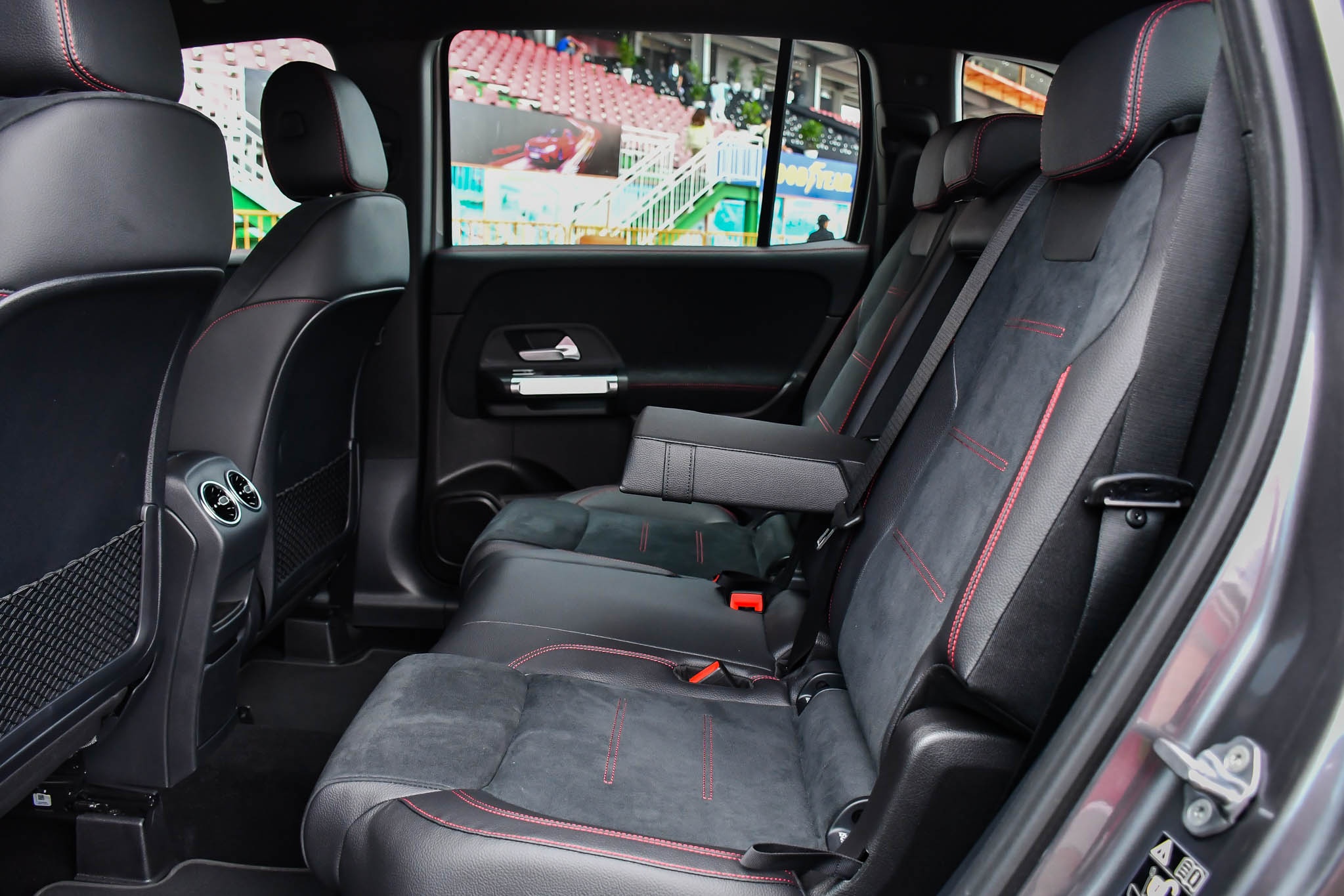 Mercedes GLB 200 AMG anh 16