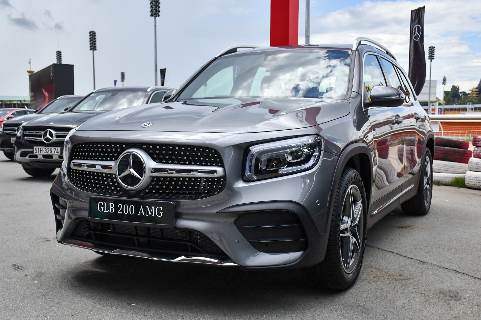 Mercedes GLB 200 AMG anh 2