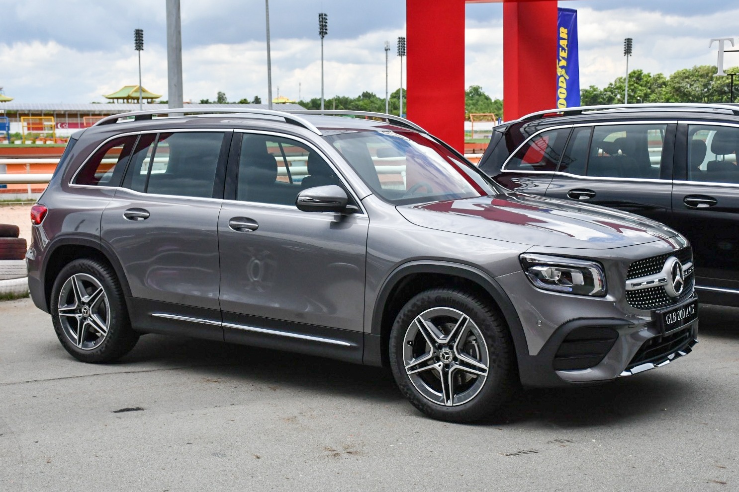 Mercedes GLB 200 AMG anh 4