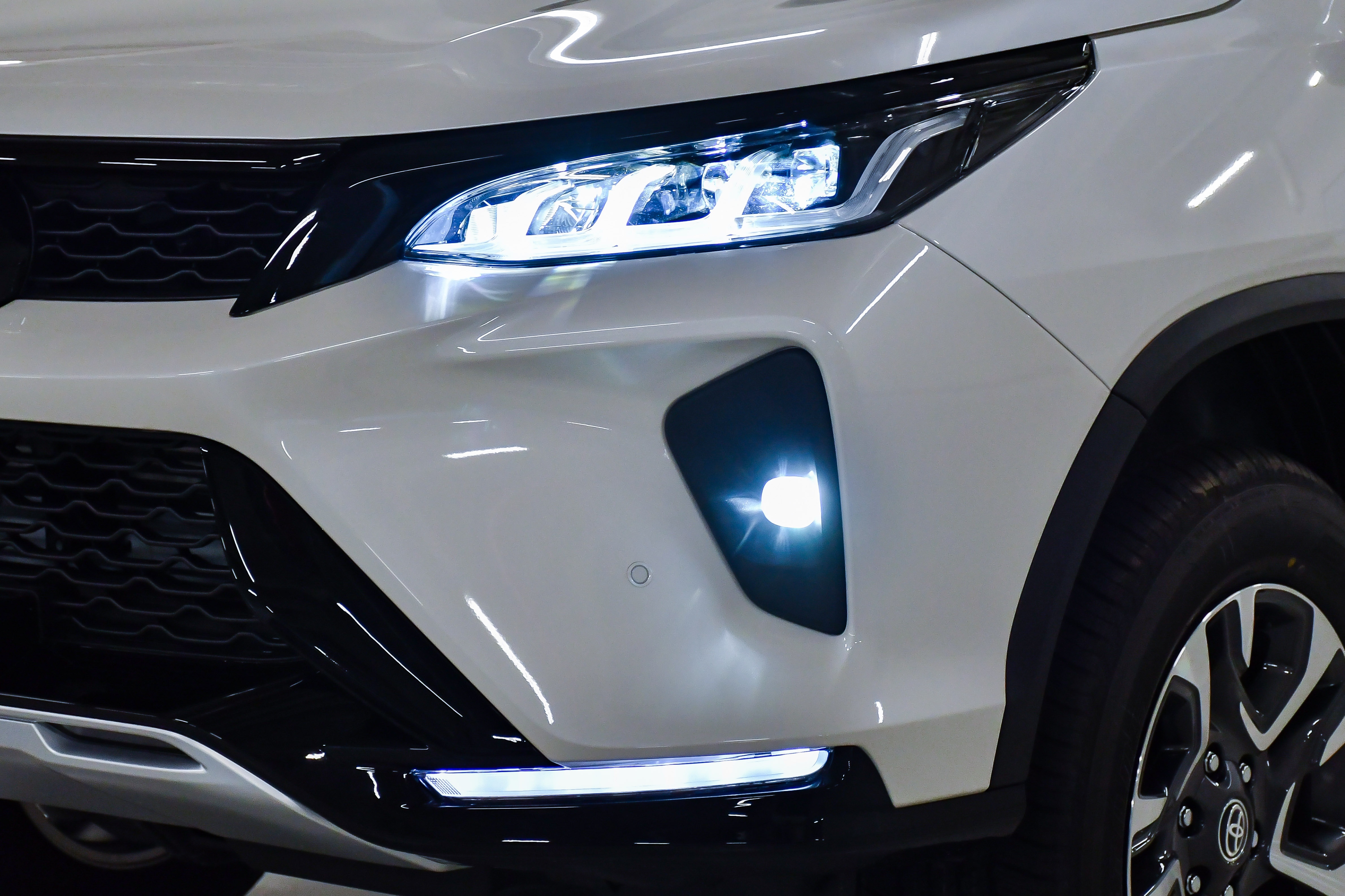 Toyota Fortuner Legender ảnh 7 Toyota Fortuner Legender anh 7