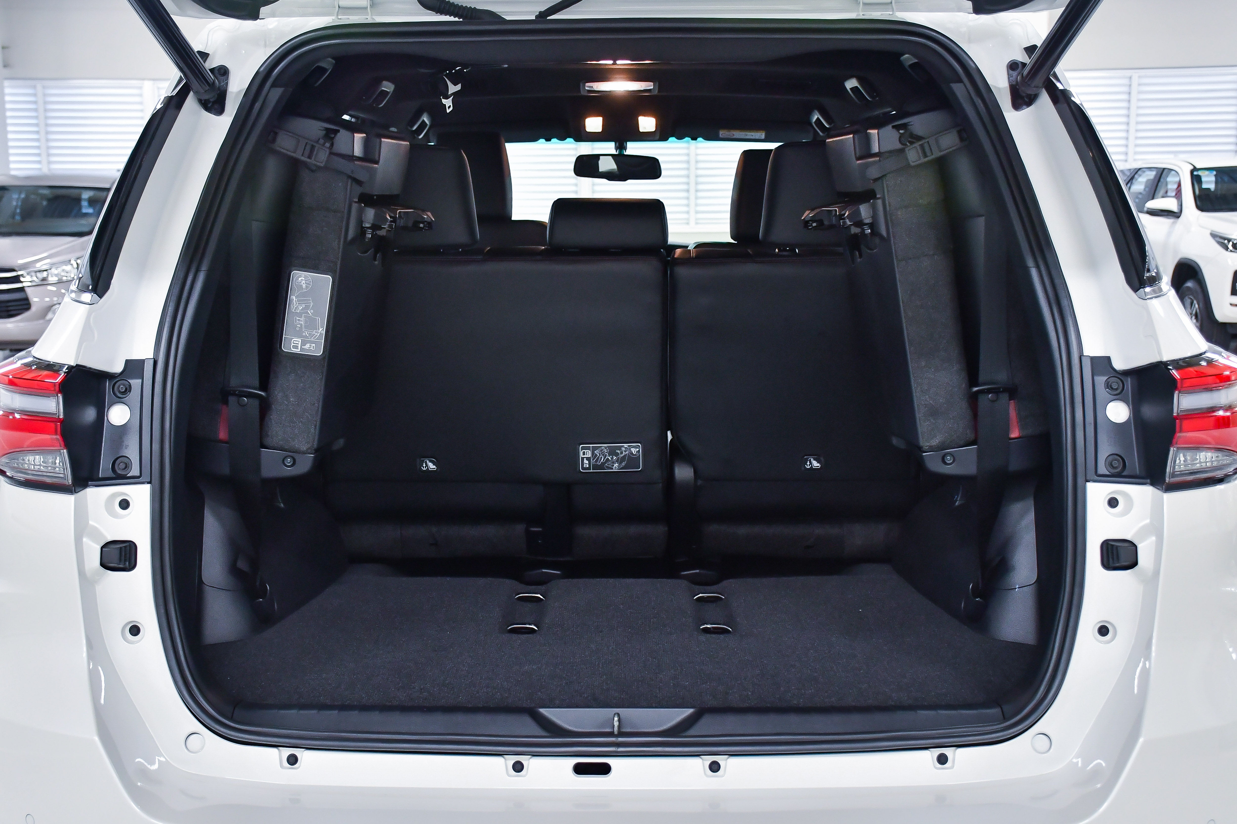 Toyota Fortuner Legender ảnh 22 Toyota Fortuner Legender anh 22