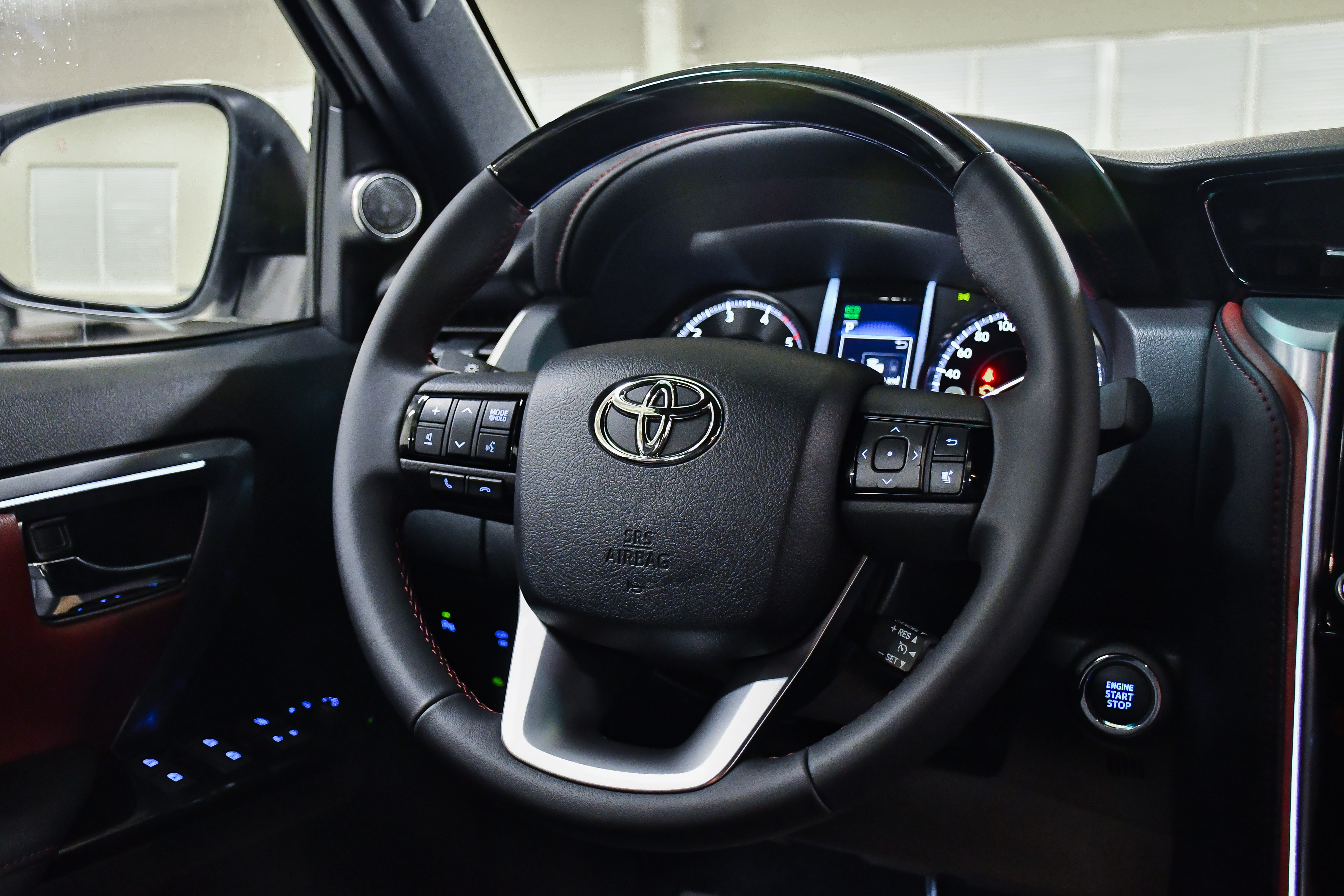 Toyota Fortuner Legender ảnh 16 Toyota Fortuner Legender anh 16