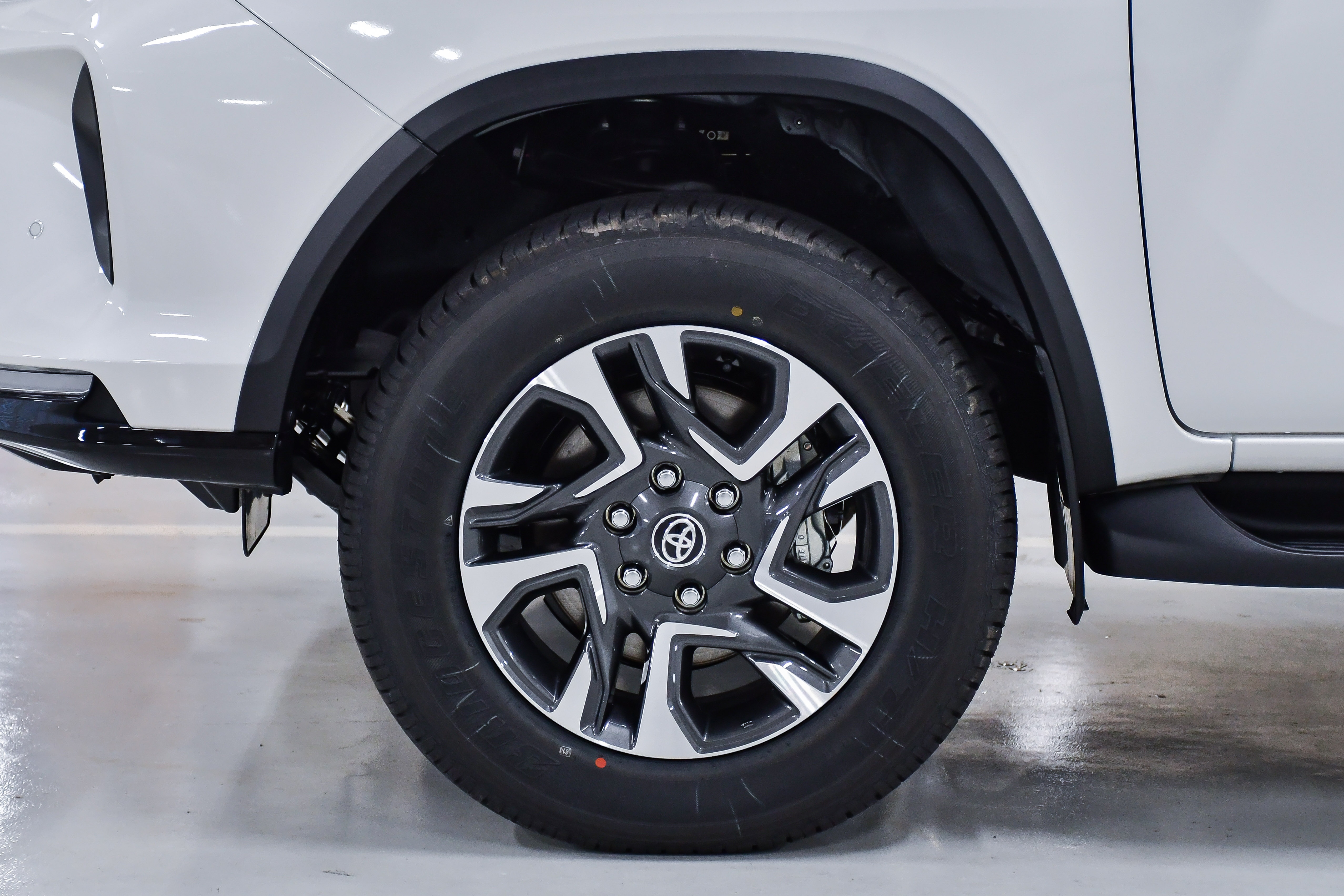 Toyota Fortuner Legender ảnh 8 Toyota Fortuner Legender anh 8