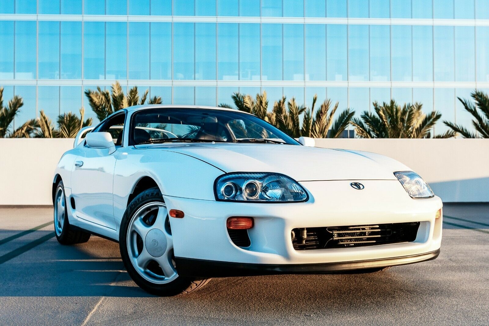 Toyota Supra 1994 duoc rao ban voi gia 175.000 USD hinh anh