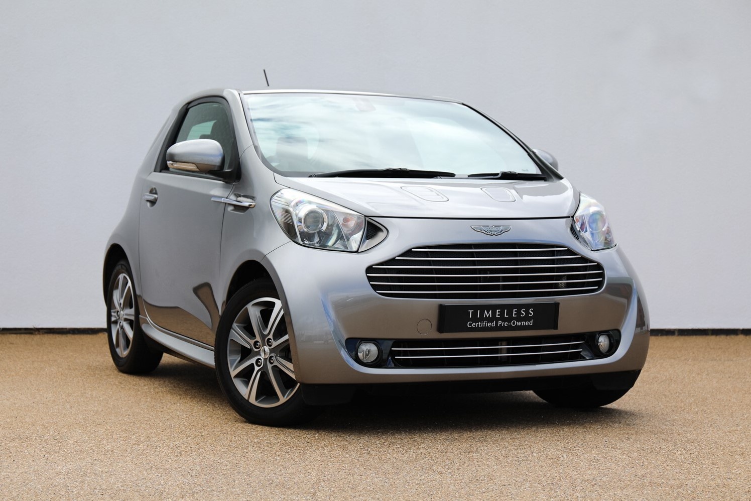 Xe ti hon cua Aston Martin duoc rao ban gia 48.000 USD hinh anh