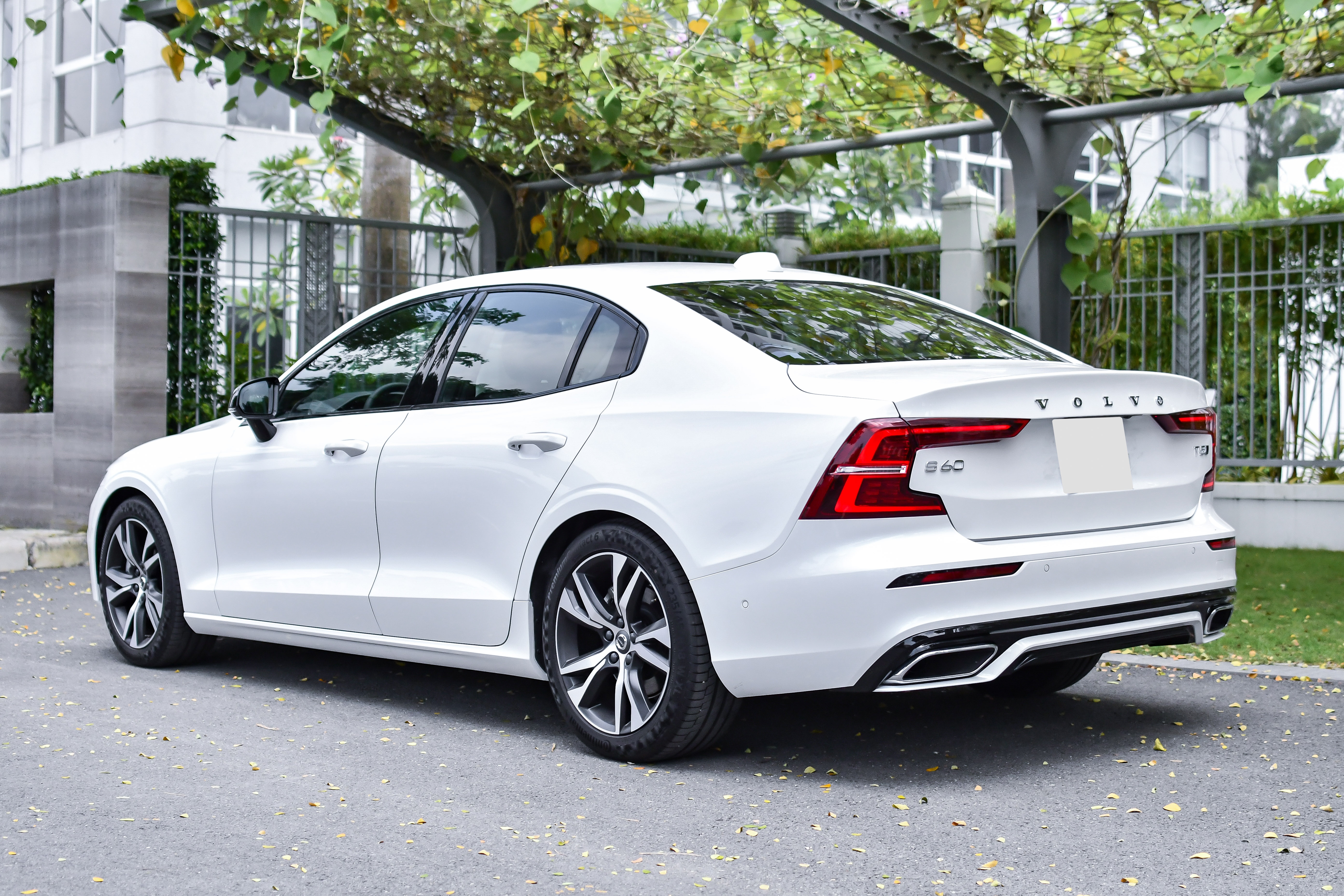 sedan hang sang 2-3 ty dong anh 2