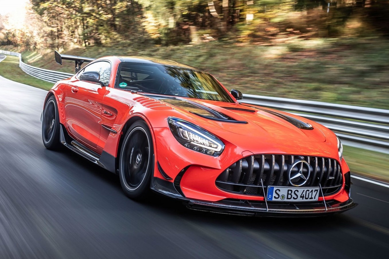Mercedes-AMG GT Black Series lap ky luc moi tai truong dua Nurburgring hinh anh