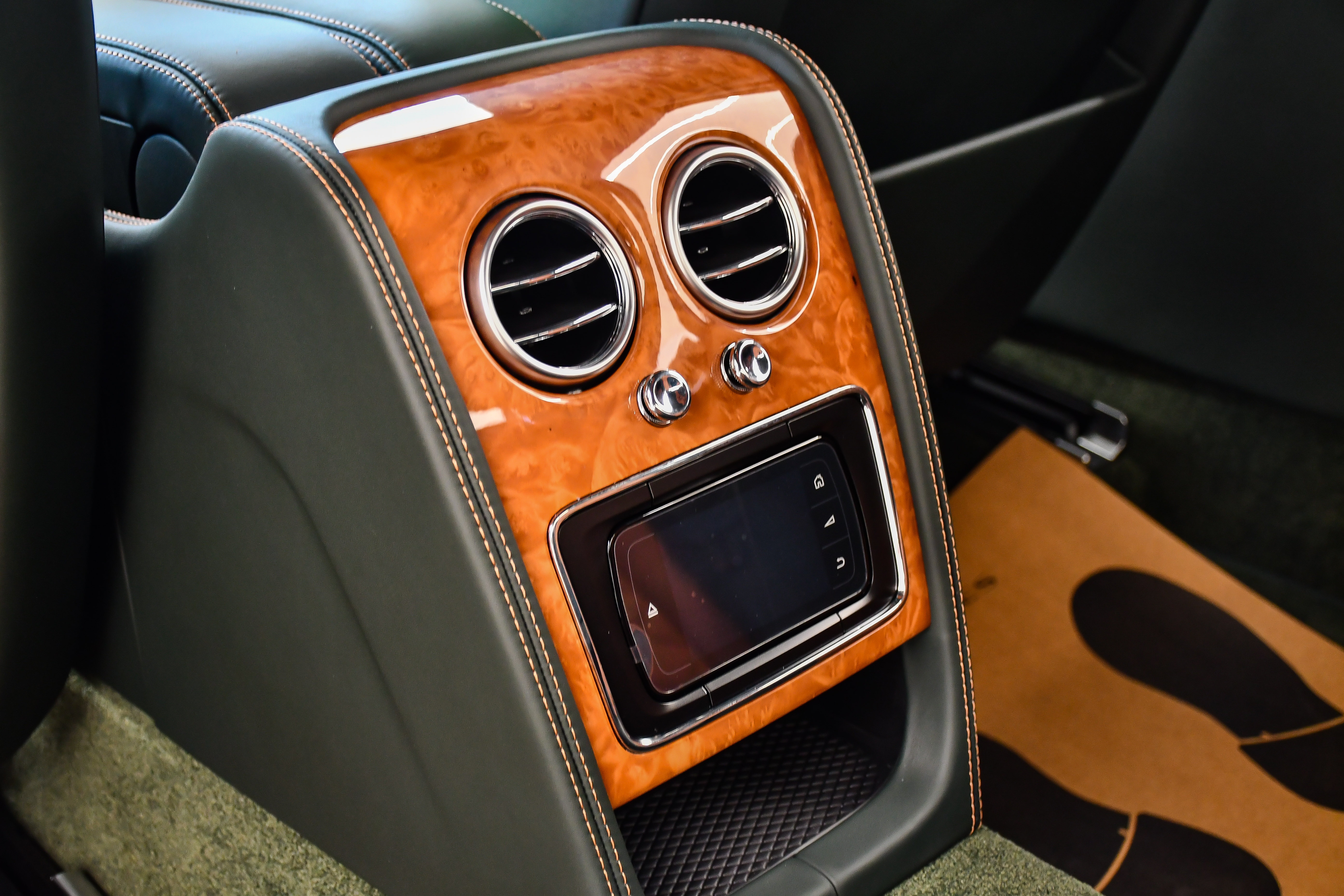 Bentley Flying Spur V8 S ảnh 19 Bentley Flying Spur V8 S anh 19