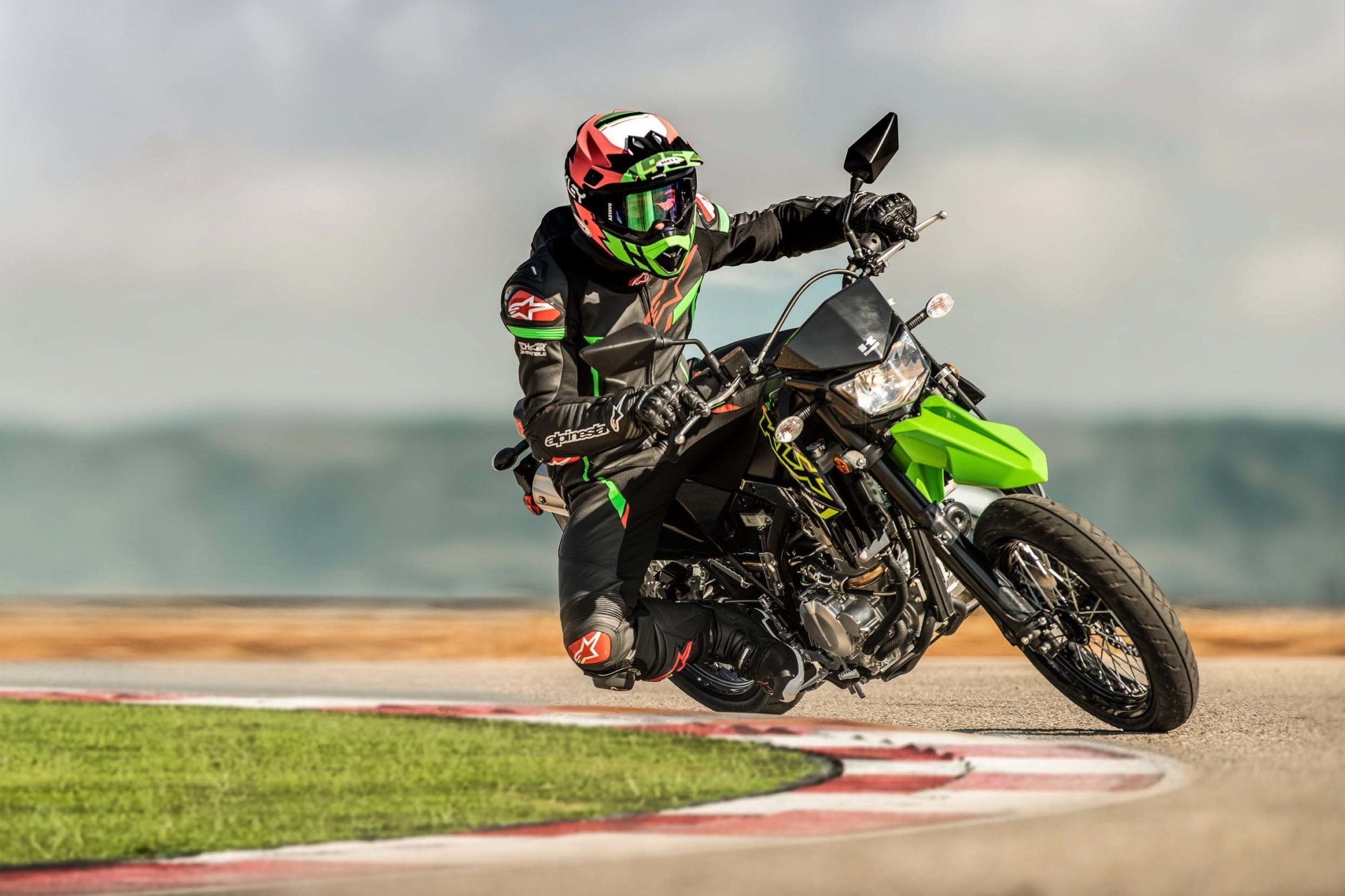 Kawasaki KLX300SM 2021 anh 1