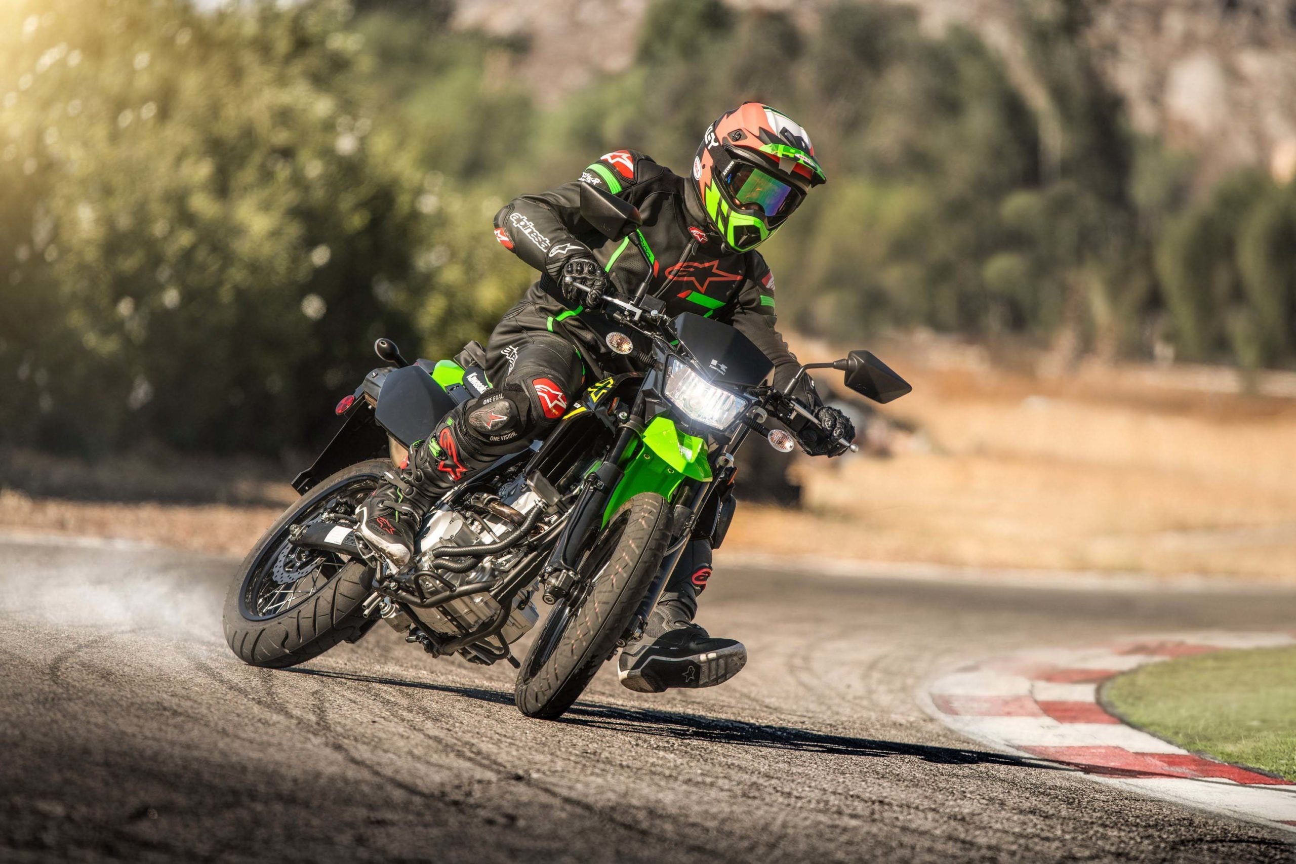 Kawasaki KLX300SM 2021 anh 2