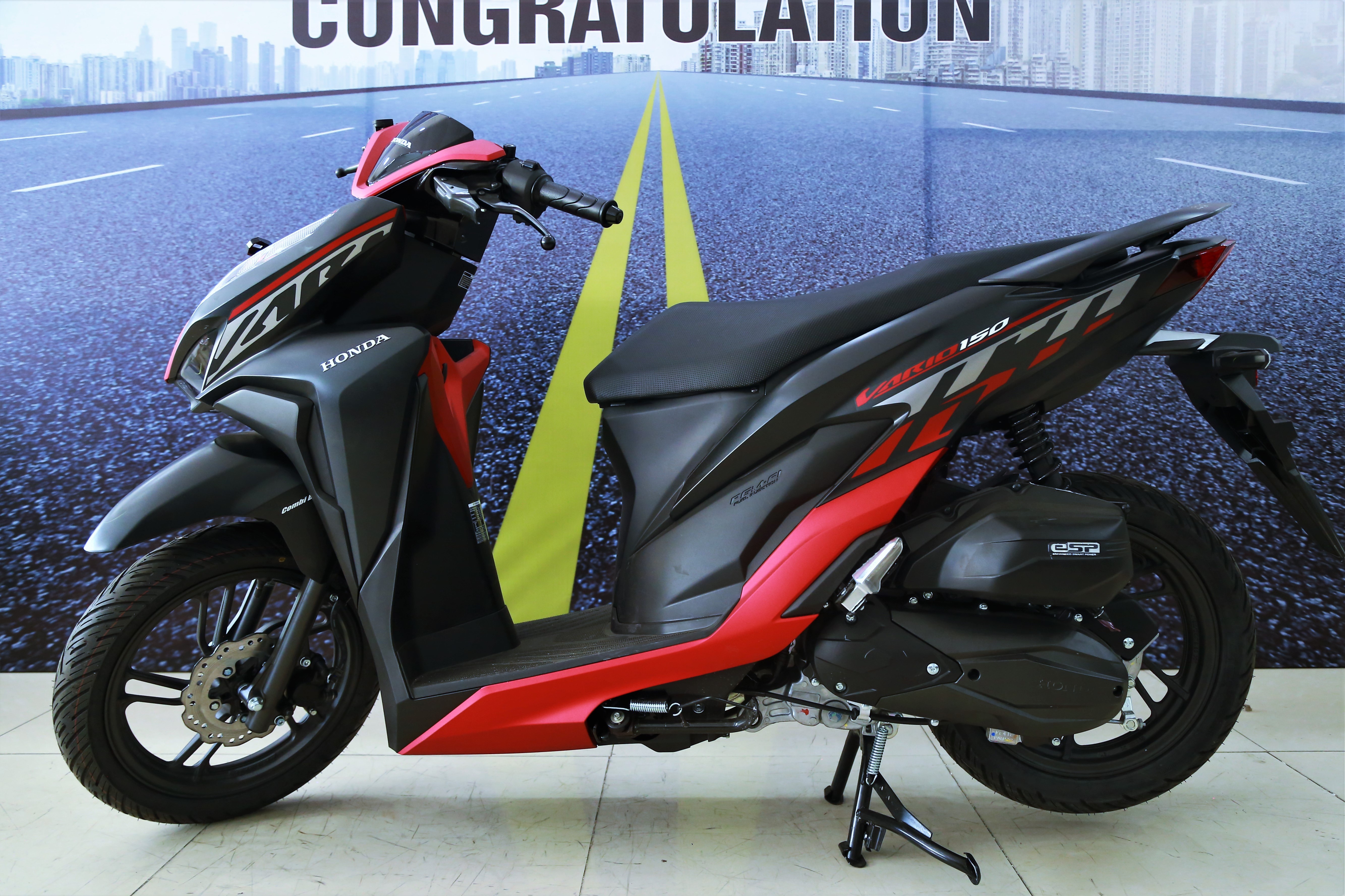 Gia lan banh cac mau xe tay ga 150 cc phu hop cho nam gioi hinh anh