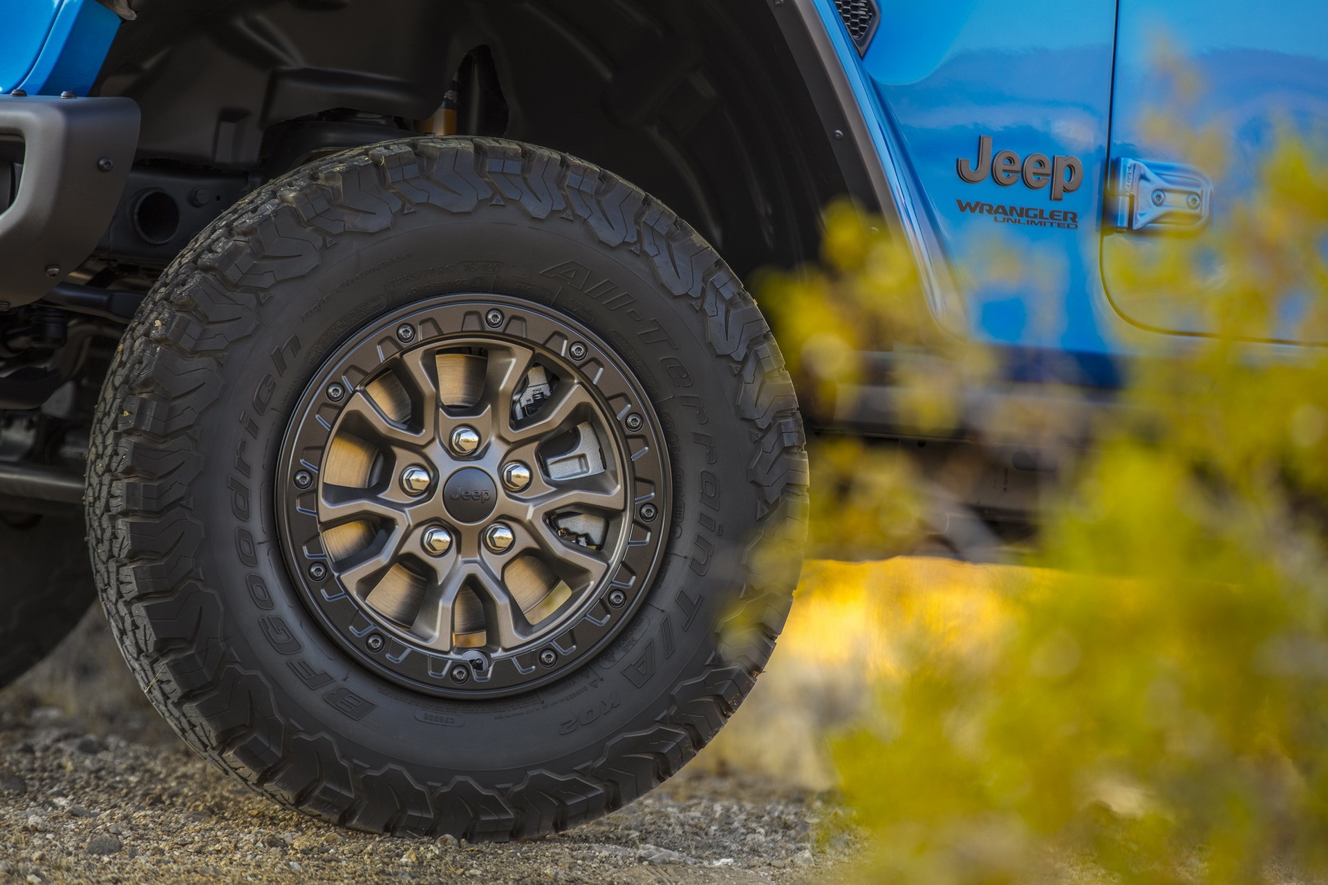 Jeep Wrangler dong co V8 anh 6