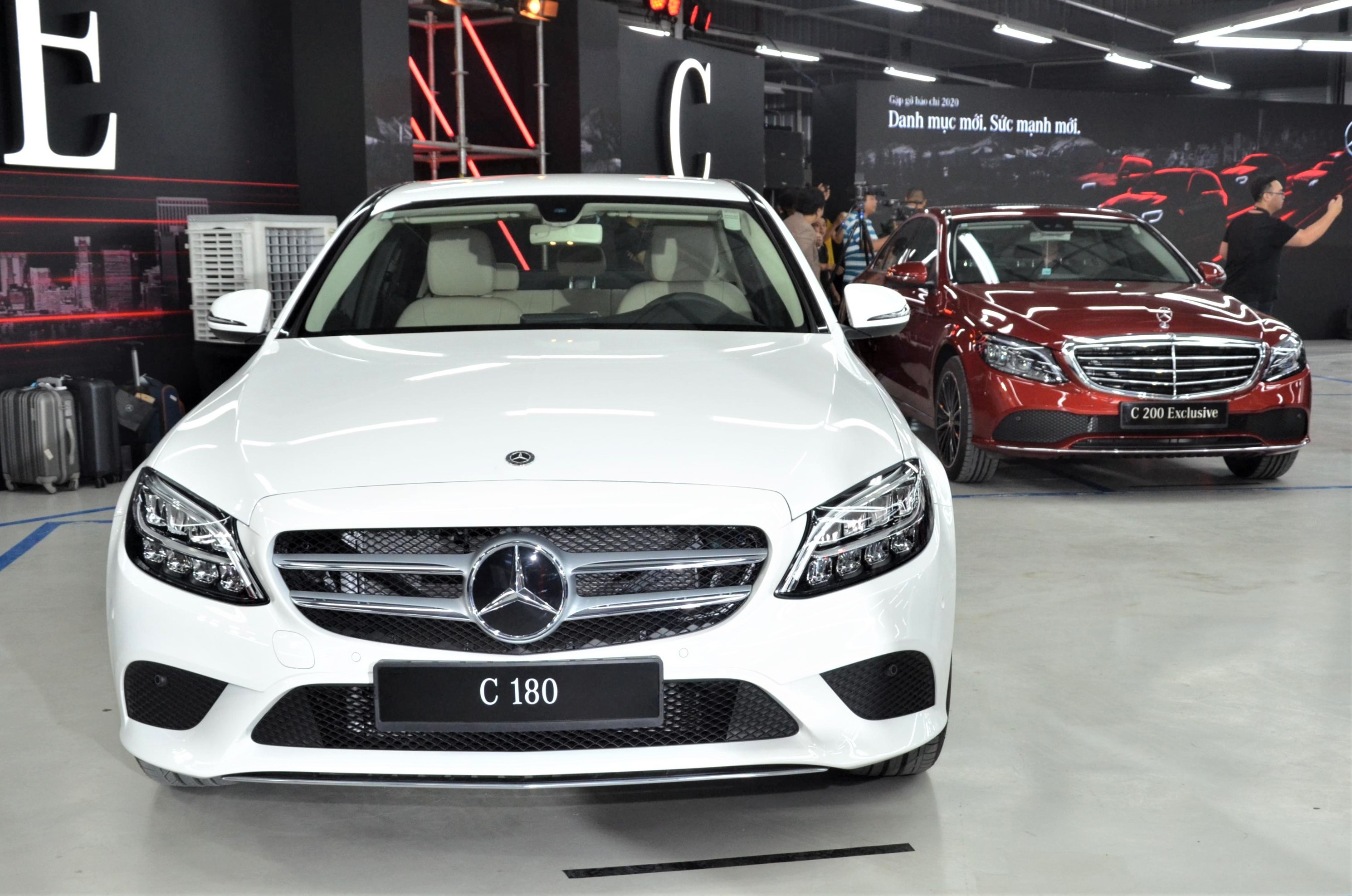 Cac hang xe tiep tuc giam phi truoc ba dau nam 2021 hinh anh