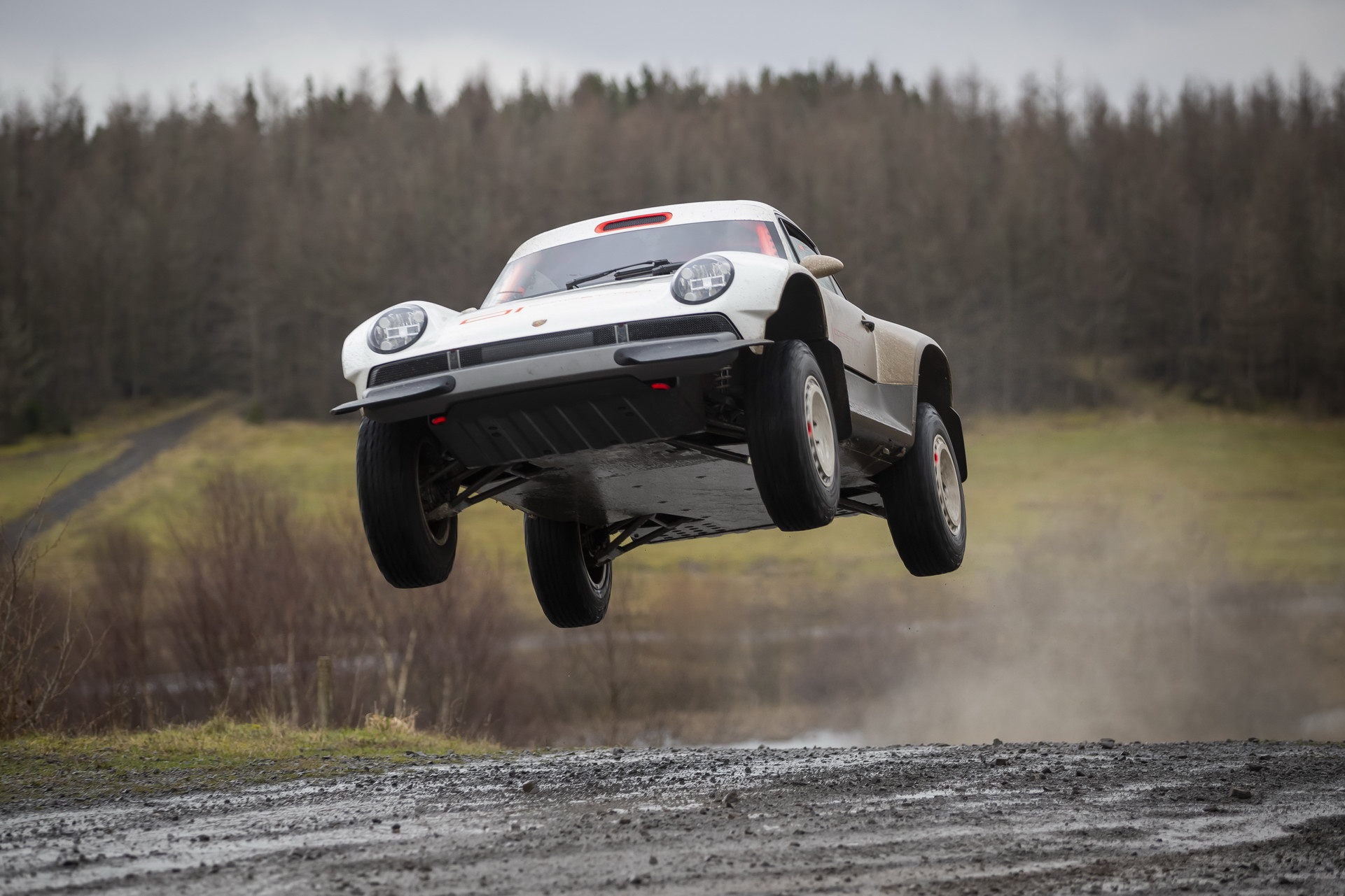 xe dua dia hinh anh 13