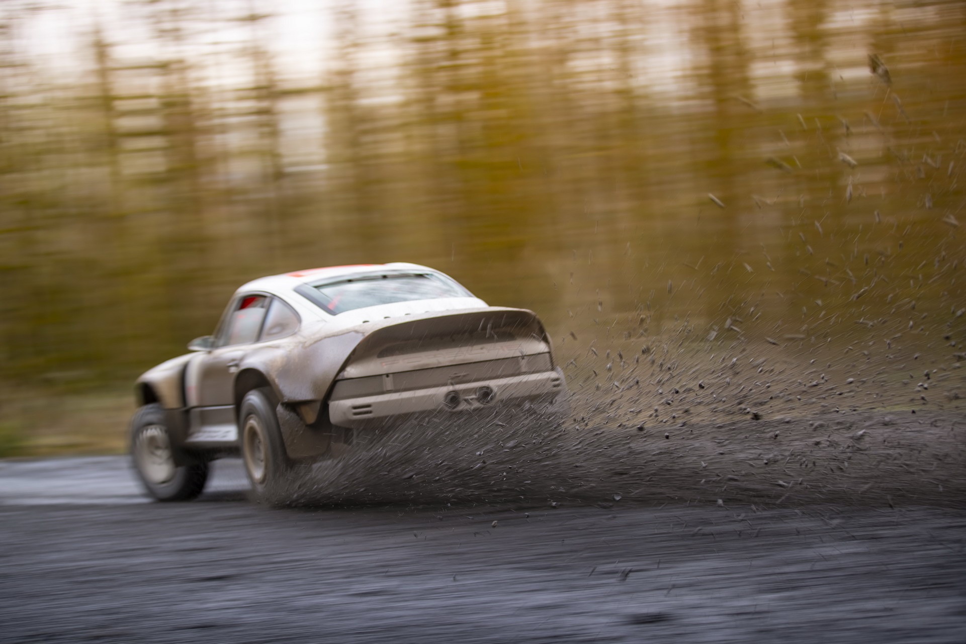 xe dua dia hinh anh 17