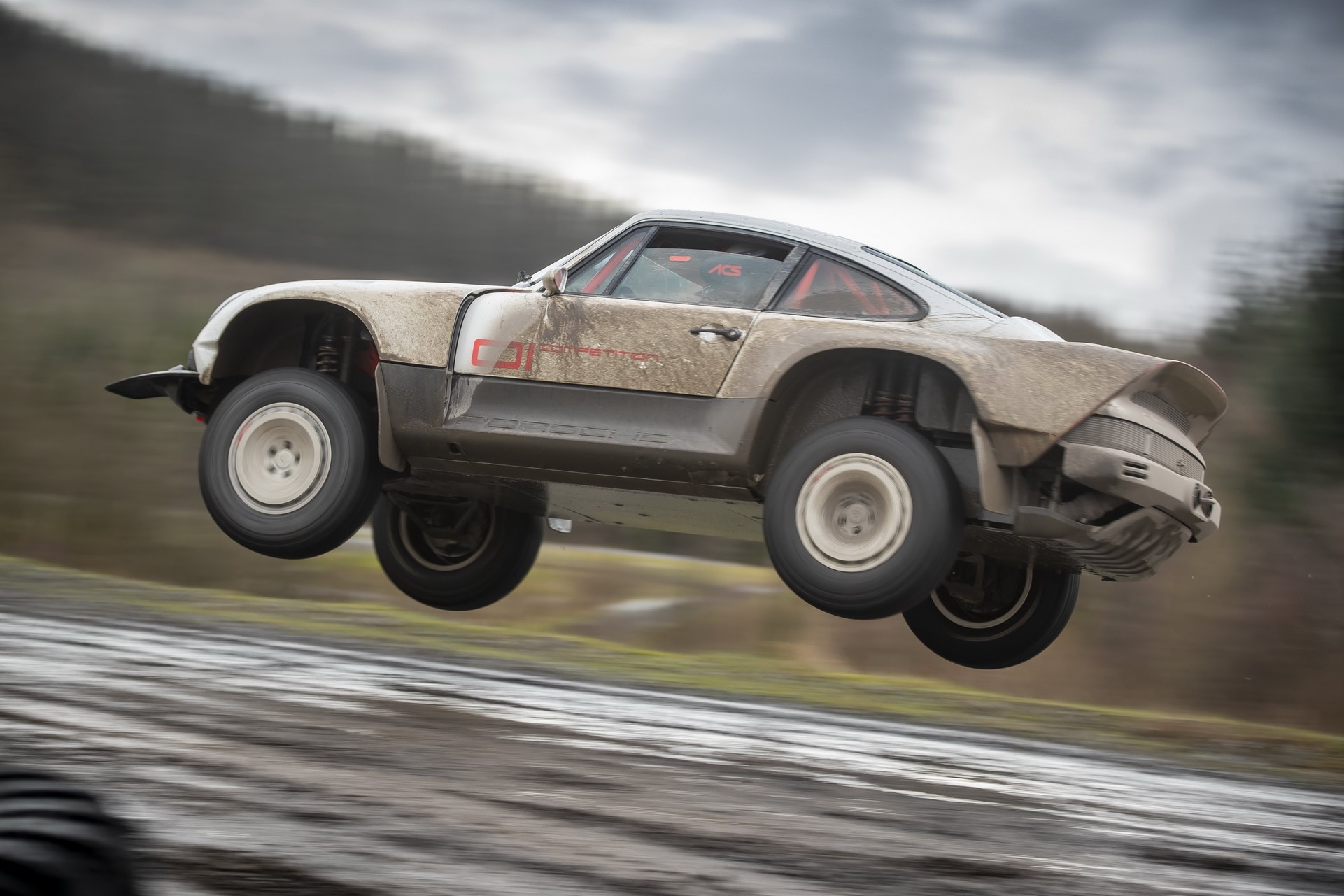 xe dua dia hinh anh 14