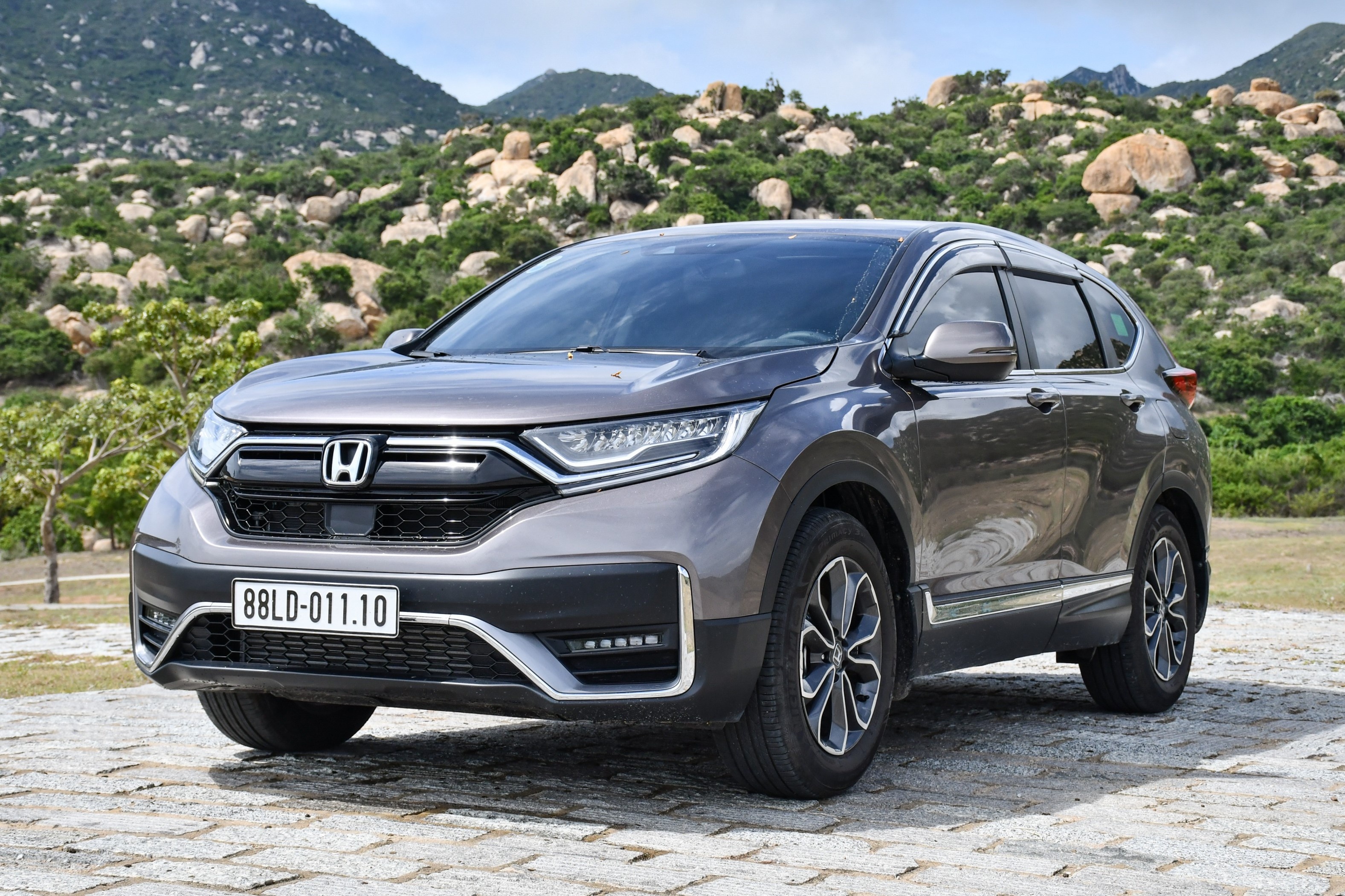 Dai ly giam gia, tang phu kien hon tram trieu dong cho Honda CR-V hinh anh