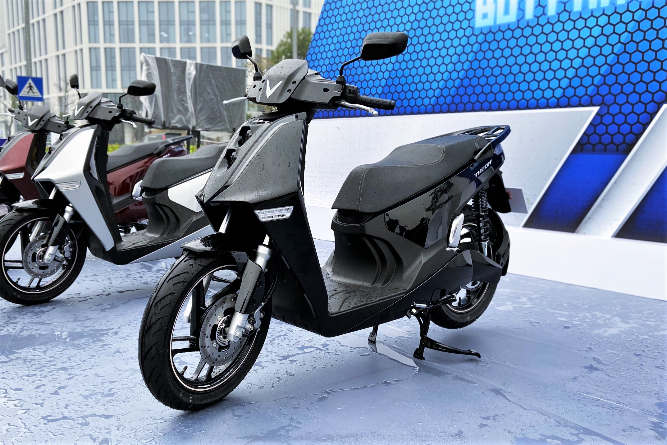 Cong dong nhan xet xe may dien VinFast - gia se cao va qua yen tinh hinh anh