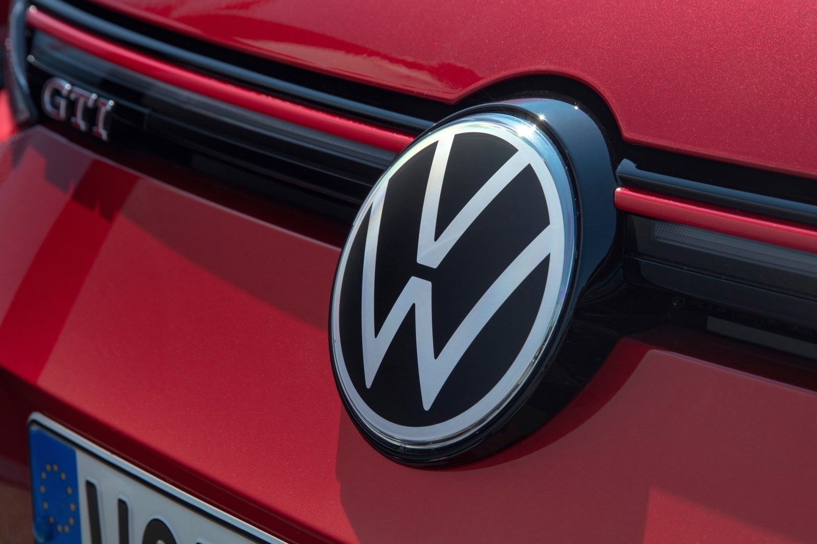 Volkswagen co the bi phat 100 trieu euro vi phat thai CO2 vuot chuan hinh anh