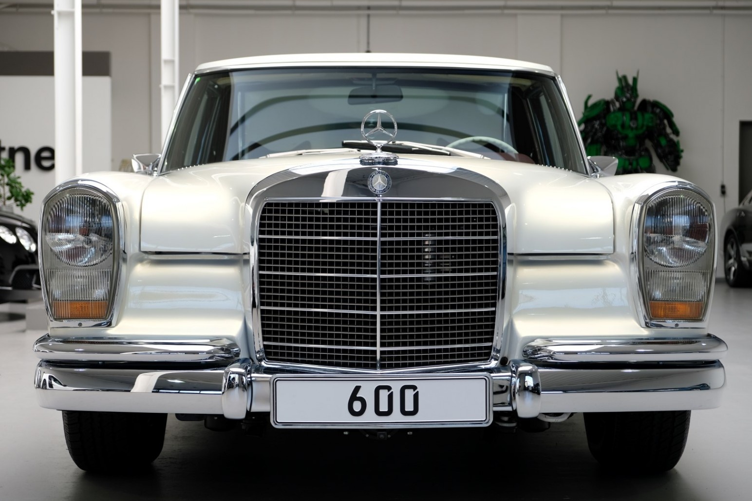 Mercedes-Benz 600 Pullman ảnh 5 Mercedes-Benz 600 Pullman anh 5