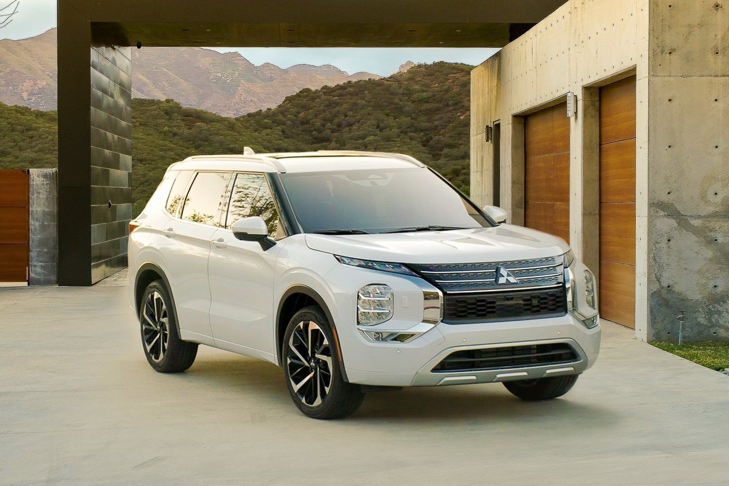 Mitsubishi Outlander 2021 duoc ra mat, gia tu 26.990 USD hinh anh