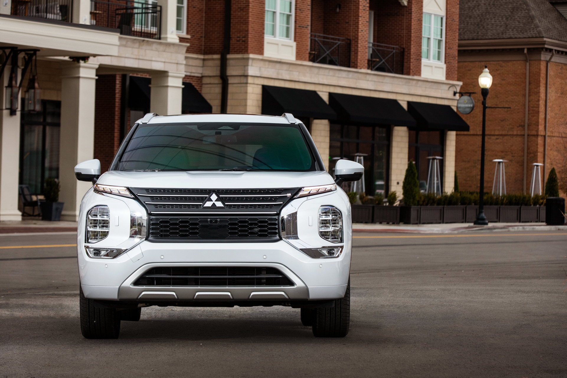 Mitsubishi Outlander 2021 anh 4