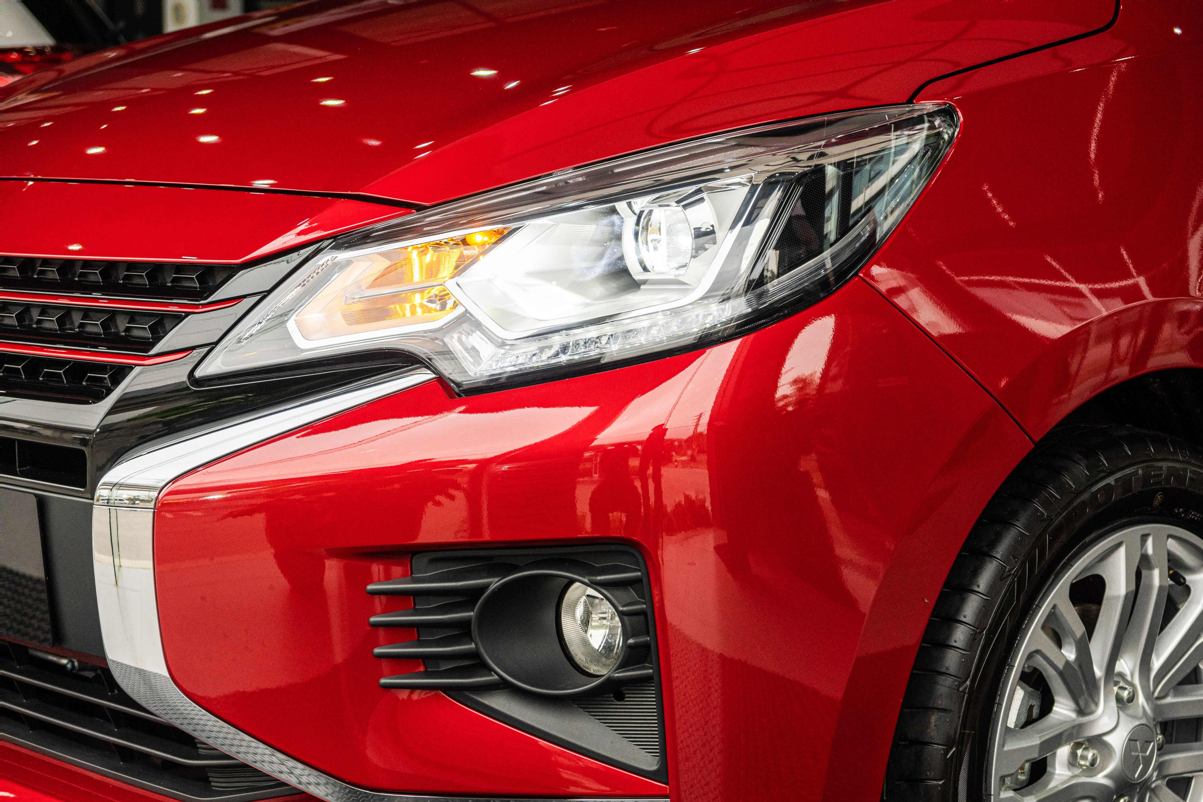 Mitsubishi Attrage Premium anh 5