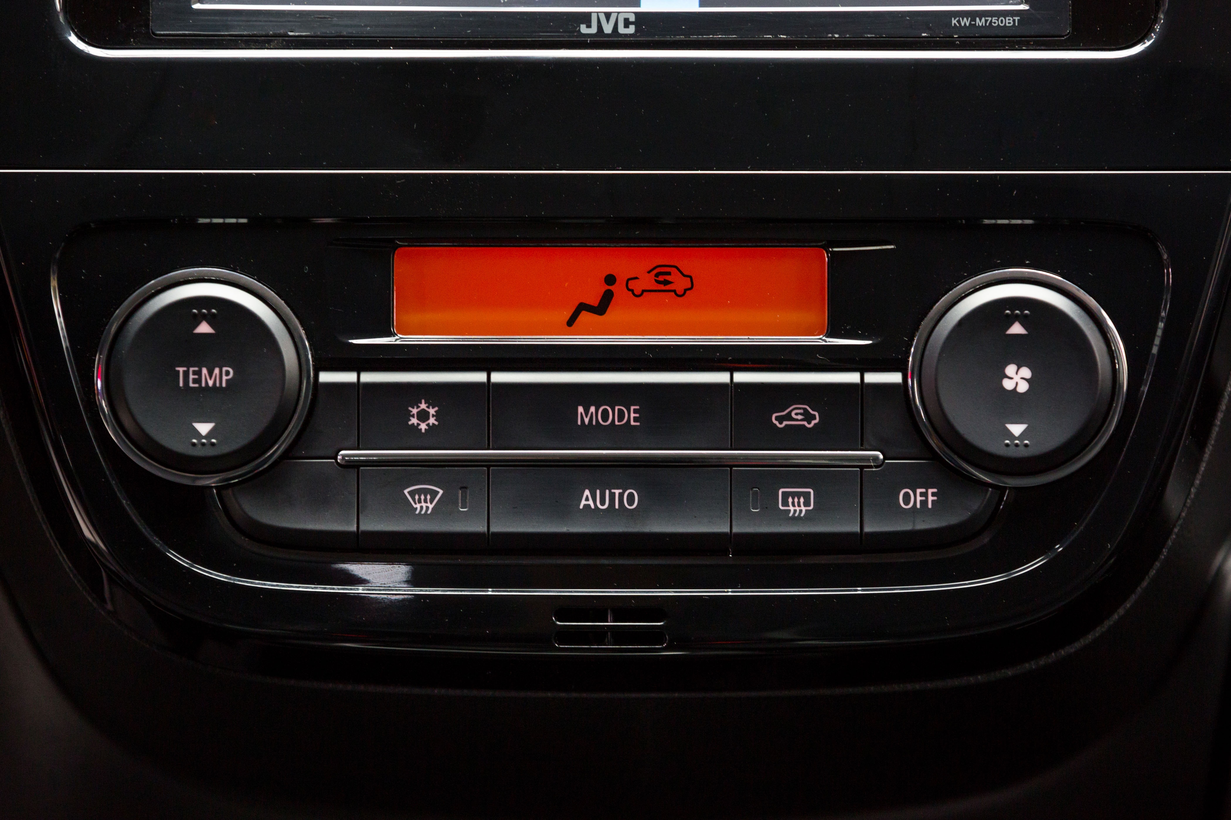 Mitsubishi Attrage Premium anh 17