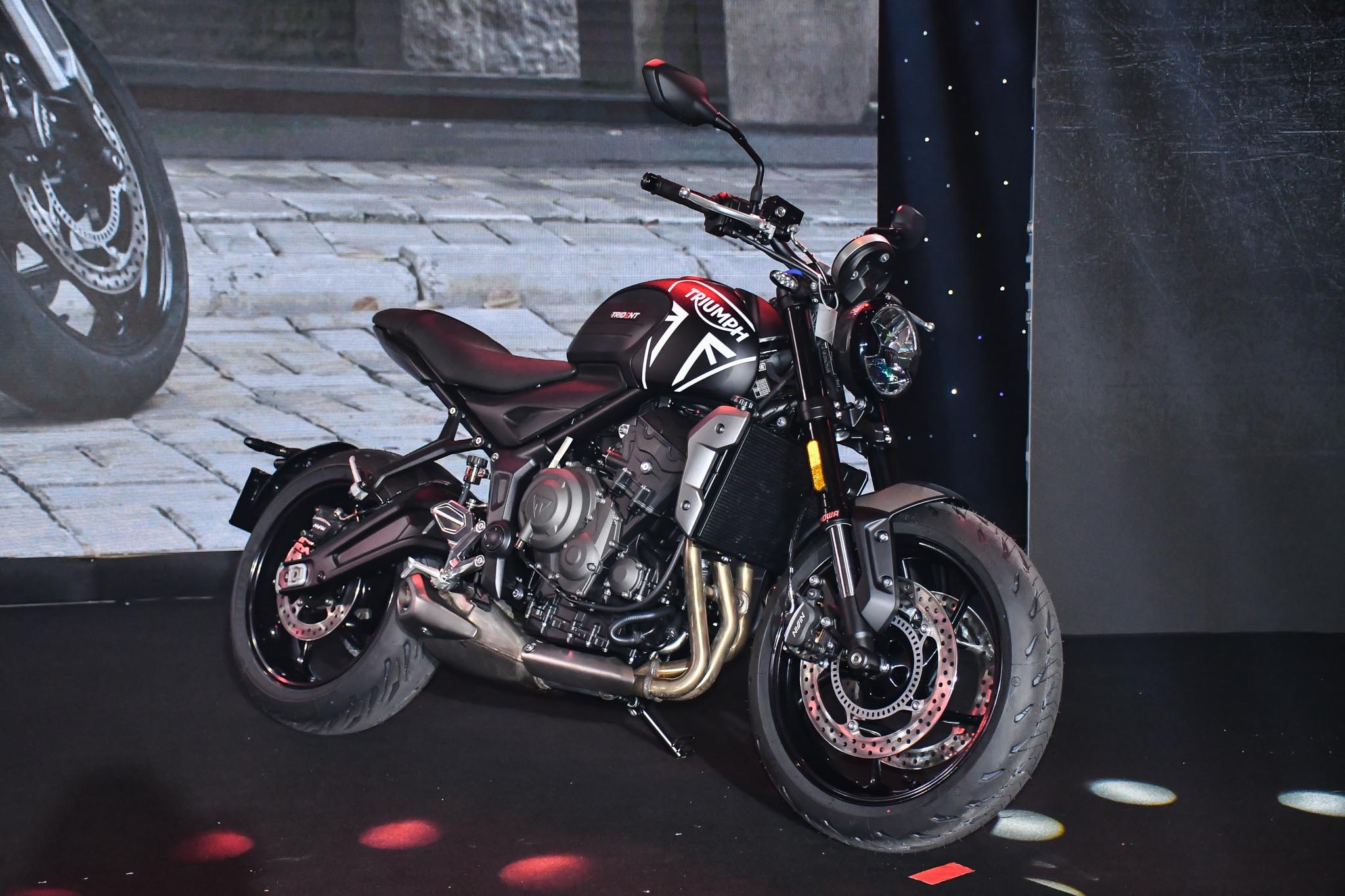 Chi tiet Triumph Trident 660 gia 270 trieu dong tai Viet Nam hinh anh