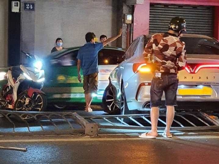 ôtô VinFast gãy trục ảnh 2 oto VinFast gay truc anh 2