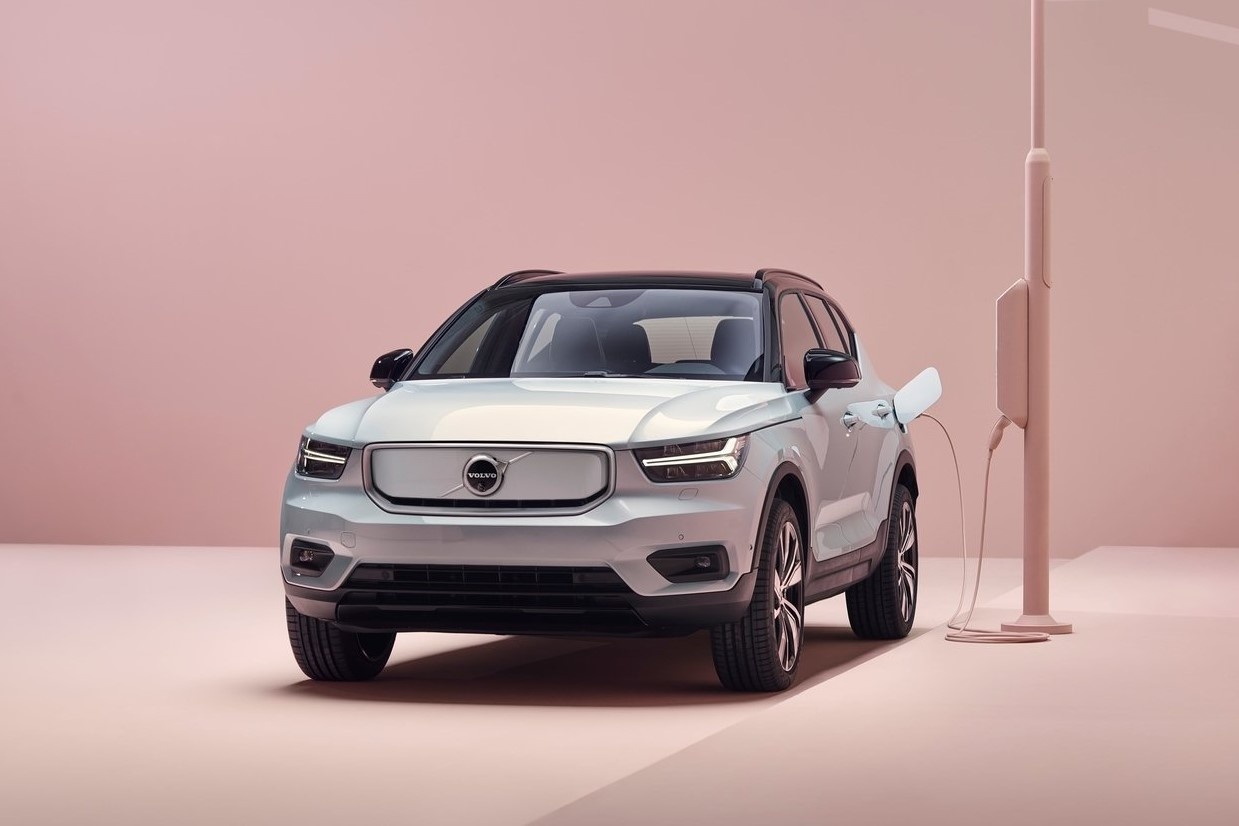 Volvo XC40 Recharge chua the ban tai My vi thieu phan mem hinh anh