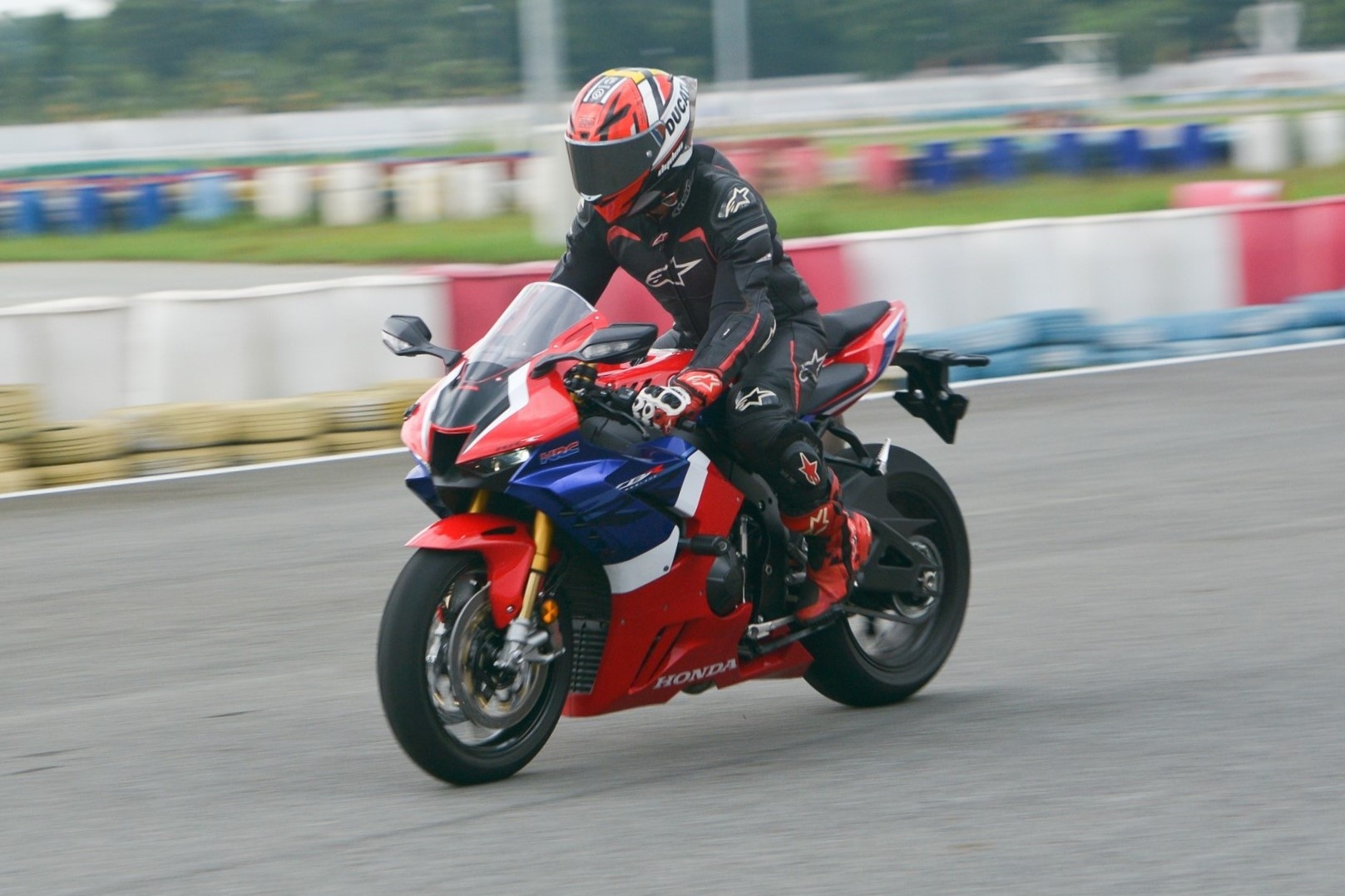 Toc do toi da cua cac mau sieu moto dang ban tai Viet Nam hinh anh