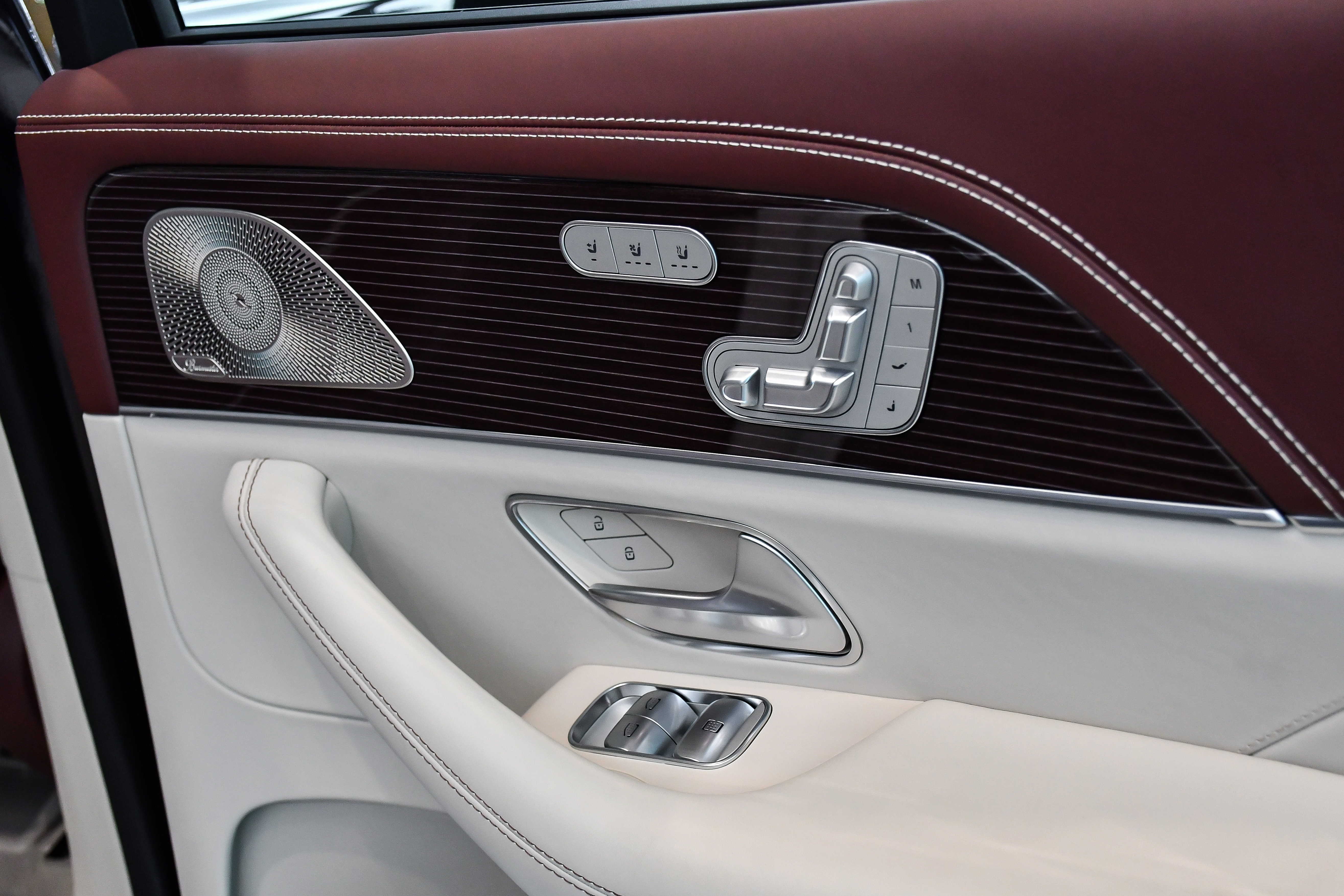 Mercedes-Maybach GLS 600 chinh hang anh 14