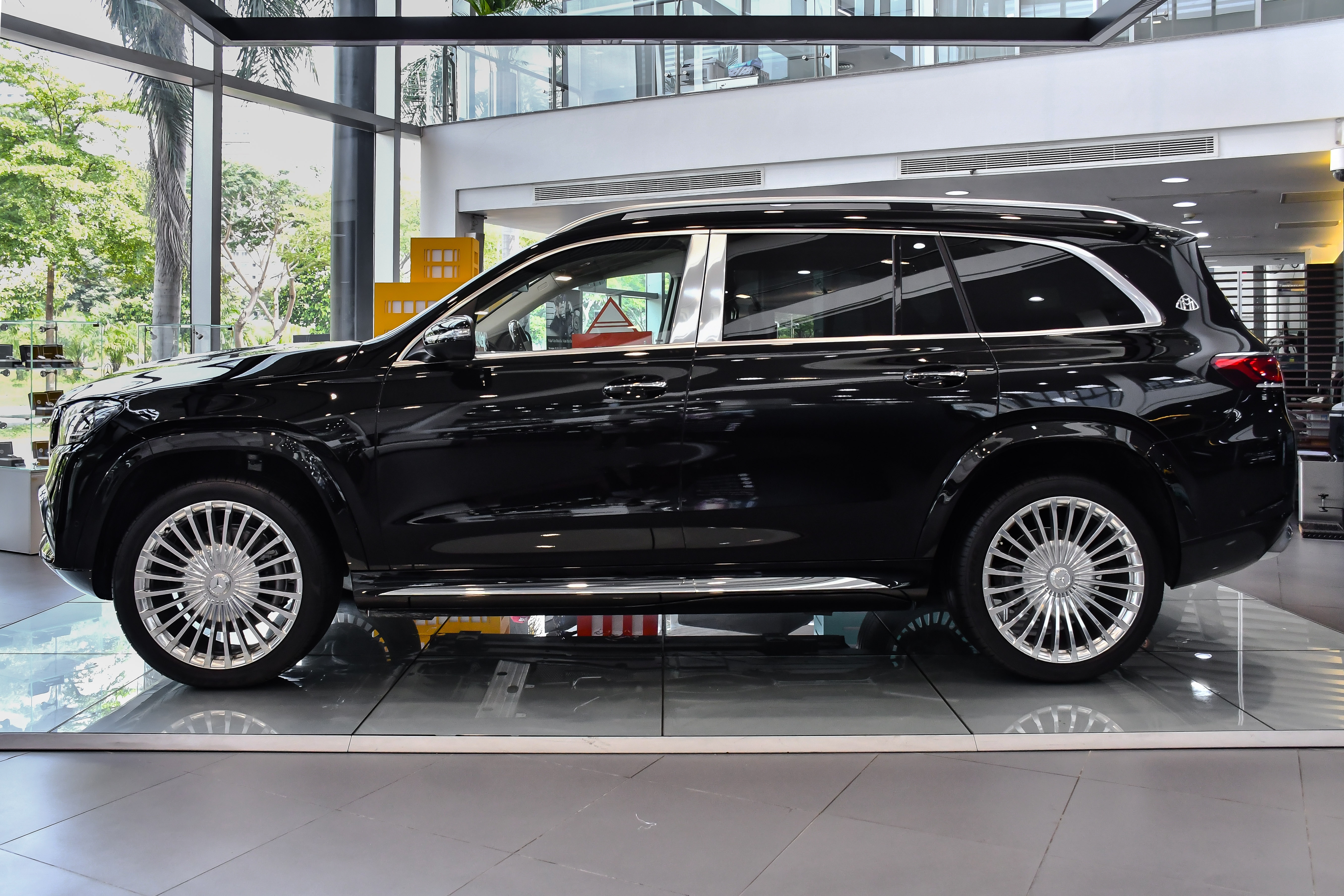 Mercedes-Maybach GLS 600 chinh hang anh 4